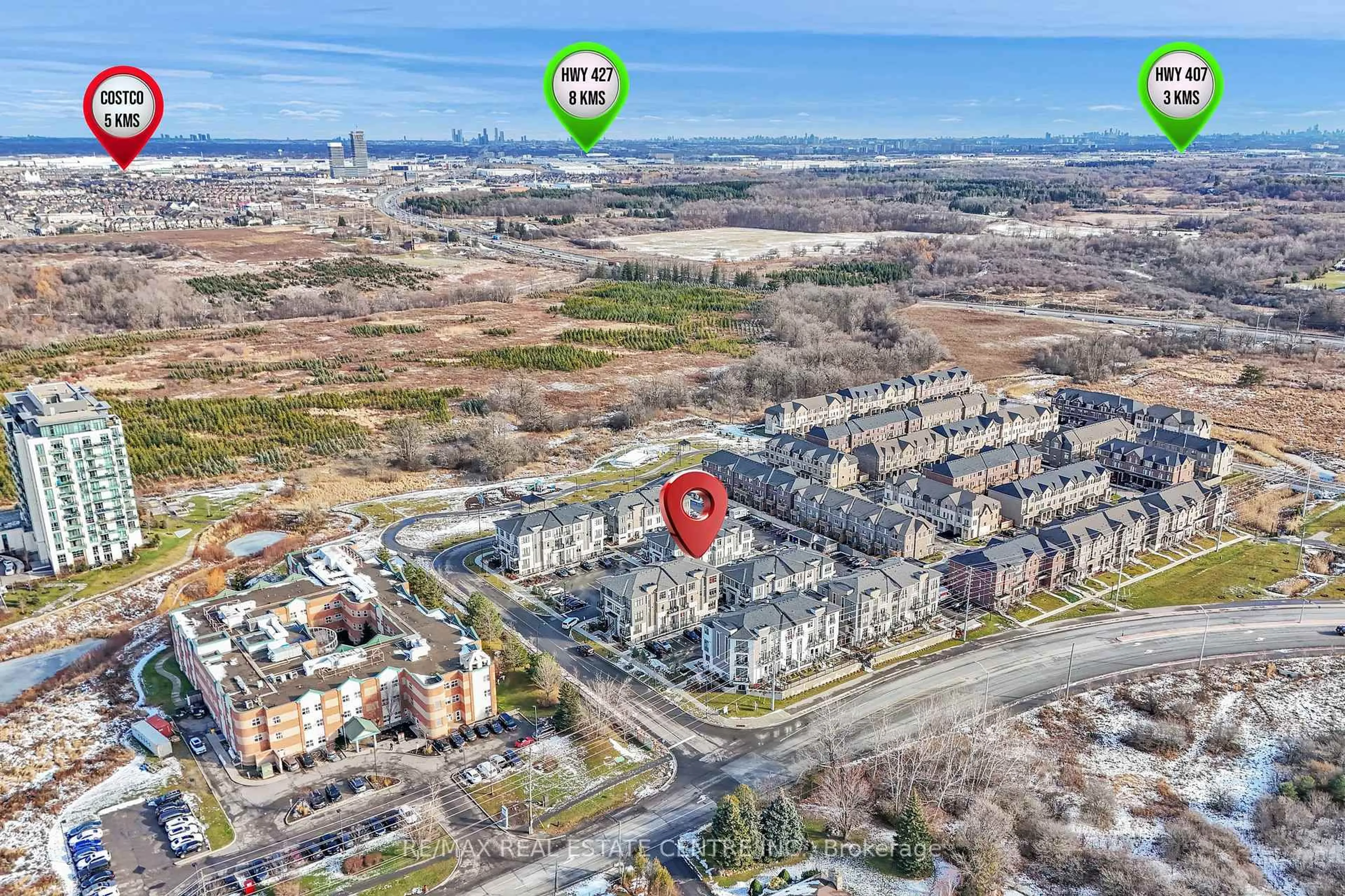A pic from outside/outdoor area/front of a property/back of a property/a pic from drone, unknown for 10 Halliford Pl #G32 (312), Brampton Ontario L6P 0N5