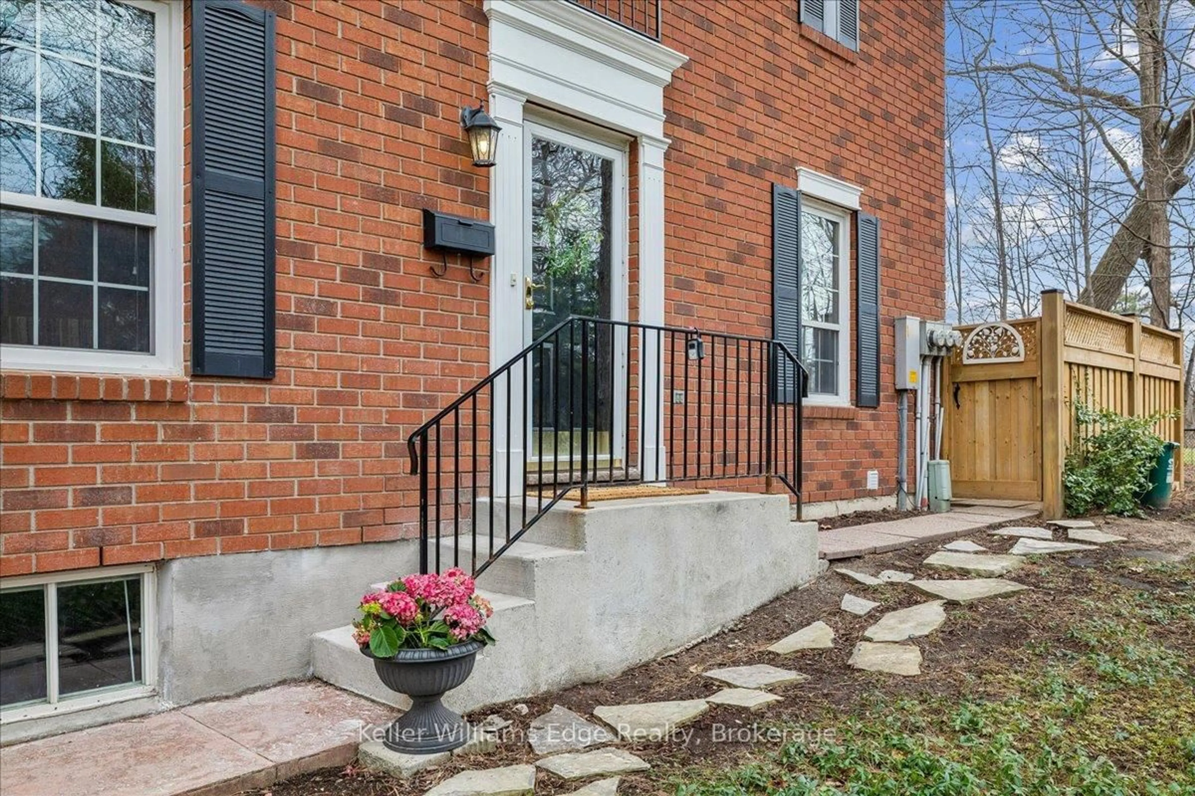 Home with brick exterior material, street for 2390 Woodward Ave #17, Burlington Ontario L7R 1T9