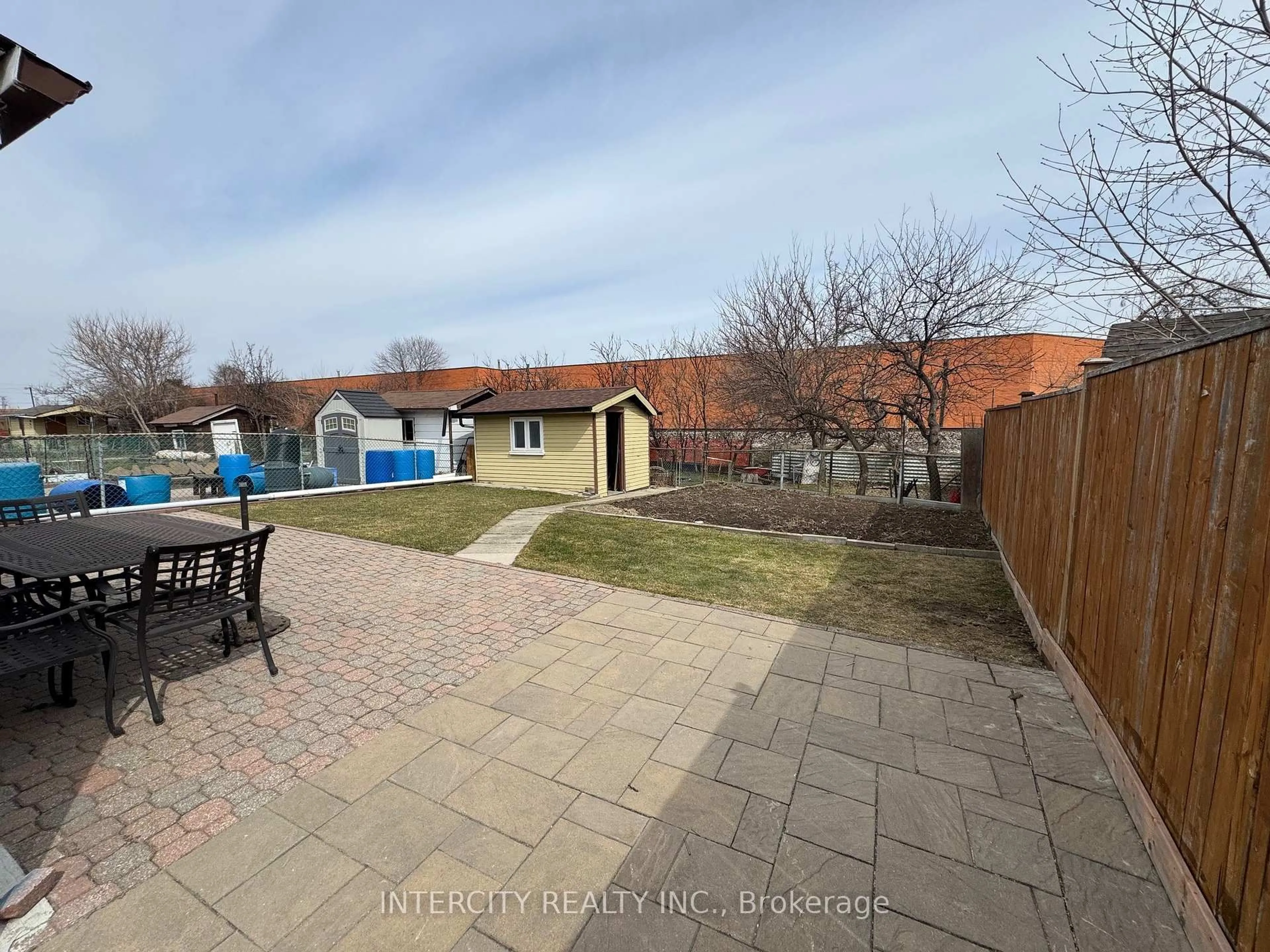 A pic from outside/outdoor area/front of a property/back of a property/a pic from drone, street for 155 Cabana Dr, Toronto Ontario M9L 1L2