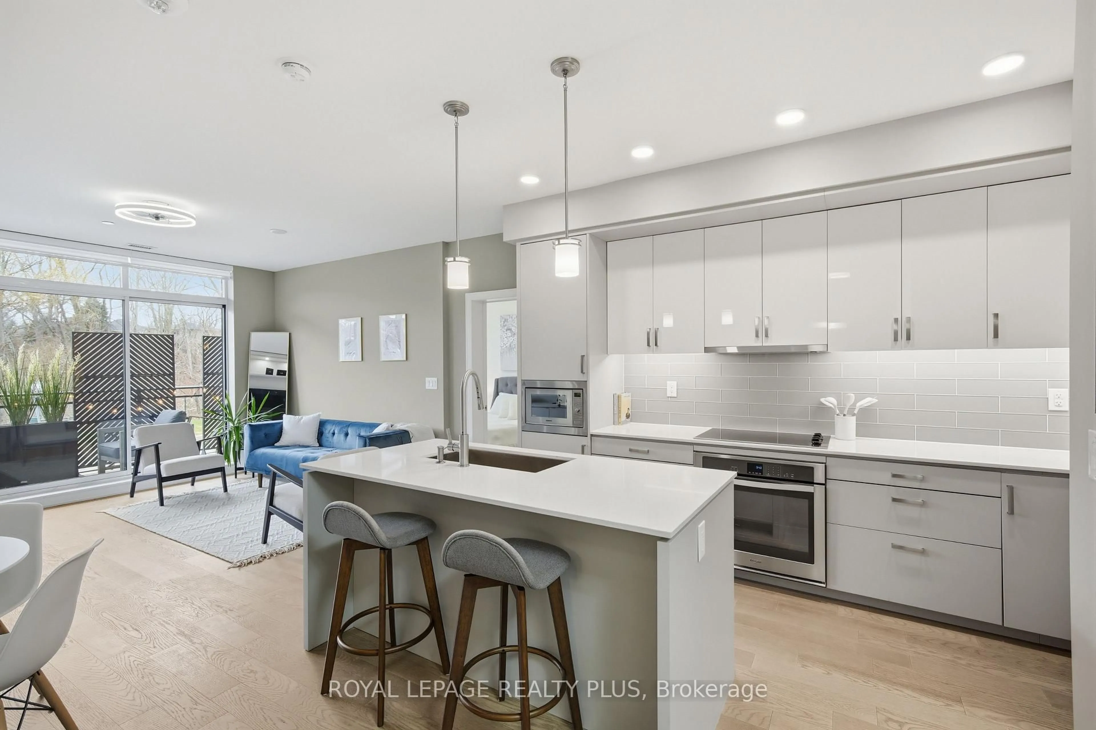 Open concept kitchen, unknown for 1575 Lakeshore Rd #105, Mississauga Ontario L5J 0B1