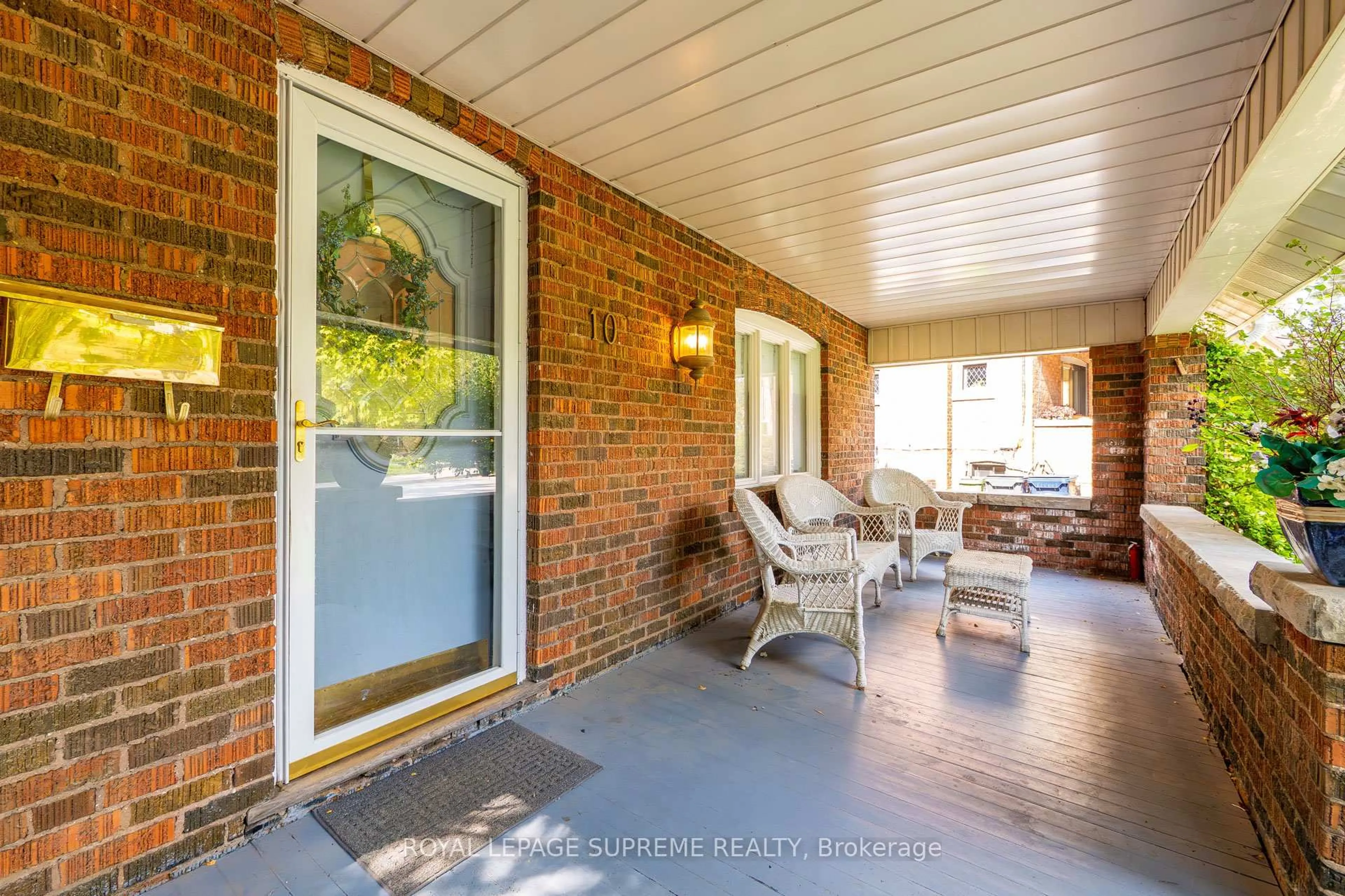 Unknown for 10 King Street Cres, Toronto Ontario M9N 1K6