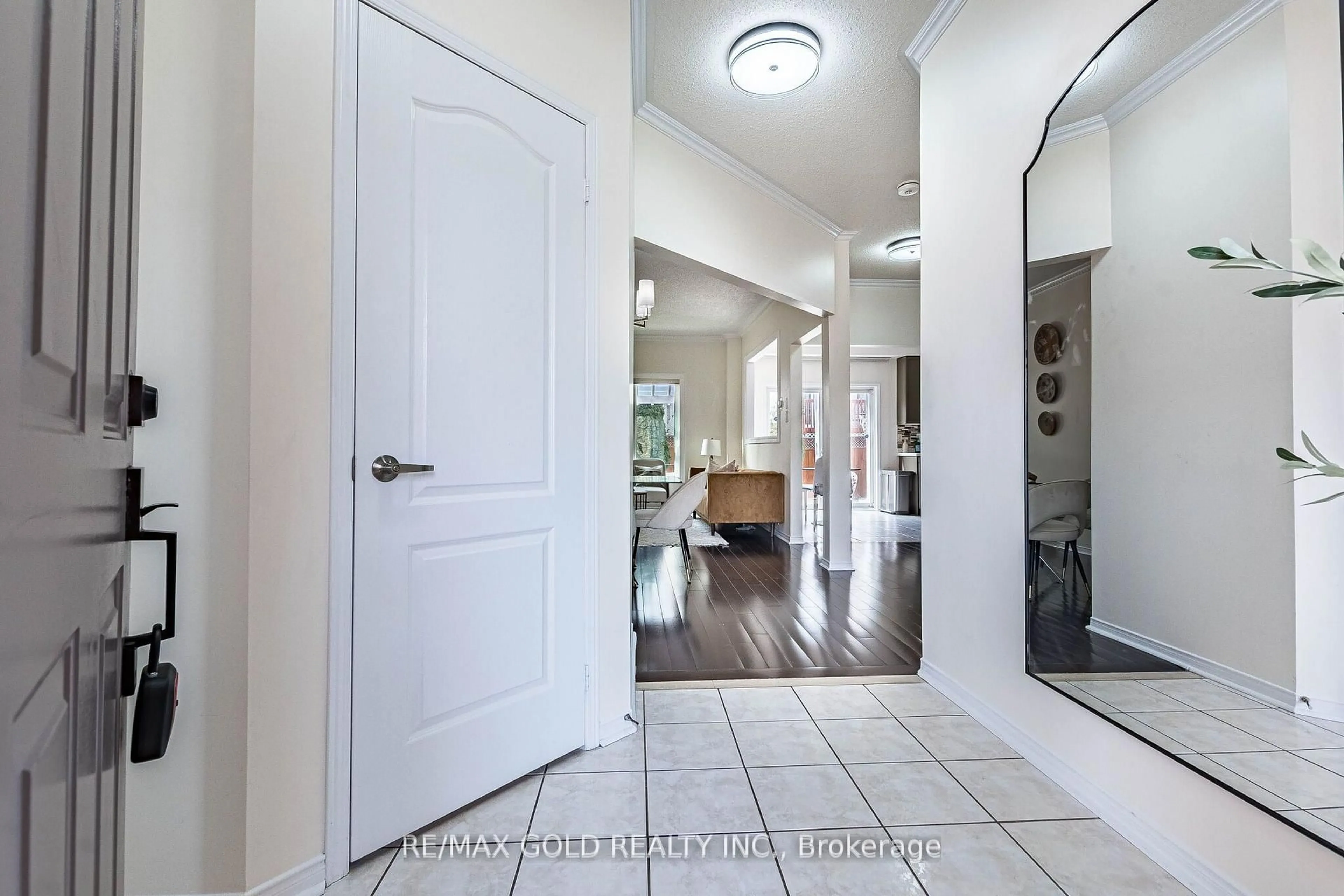 Indoor entryway for 26 Waterdale Rd, Brampton Ontario L7A 1S3