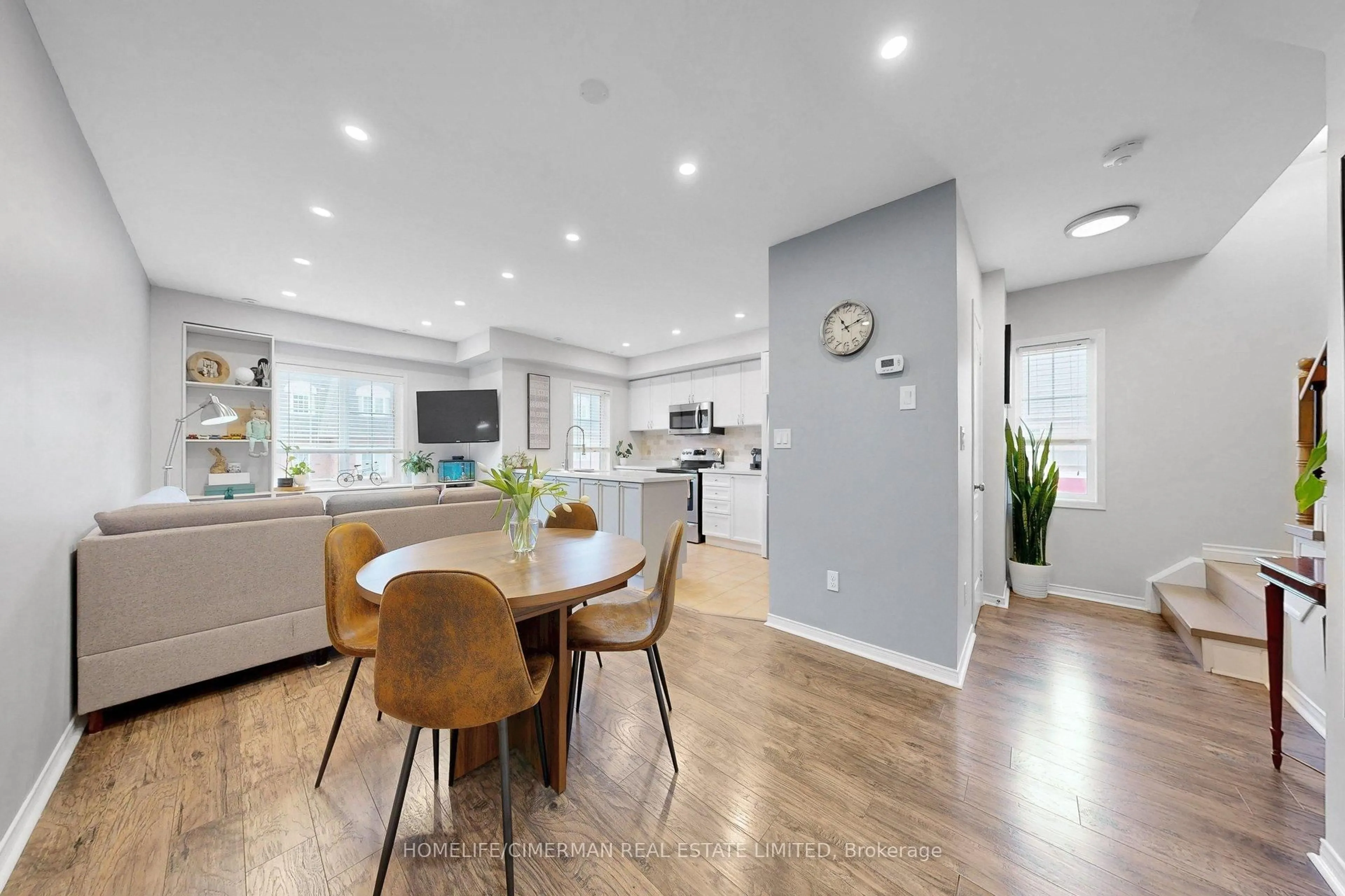 Open concept kitchen, wood/laminate floor for 601 Shoreline Dr #144, Mississauga Ontario L5B 4K1