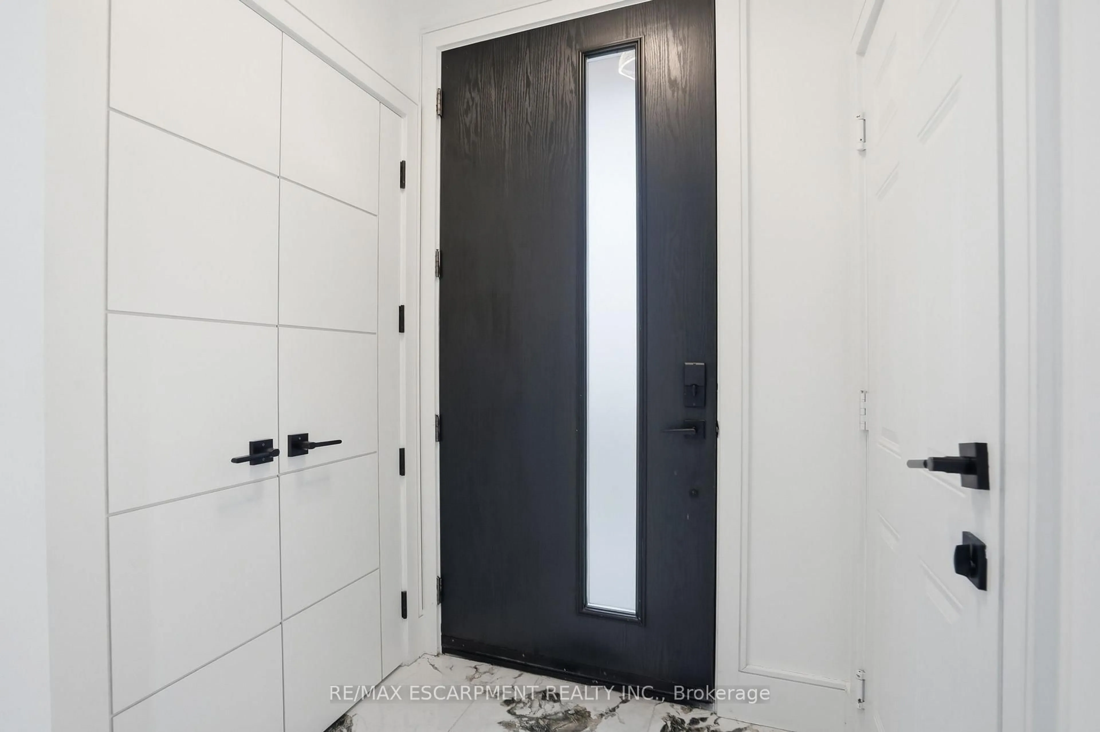 Indoor entryway for 10A Benson Ave, Mississauga Ontario L5H 2P2