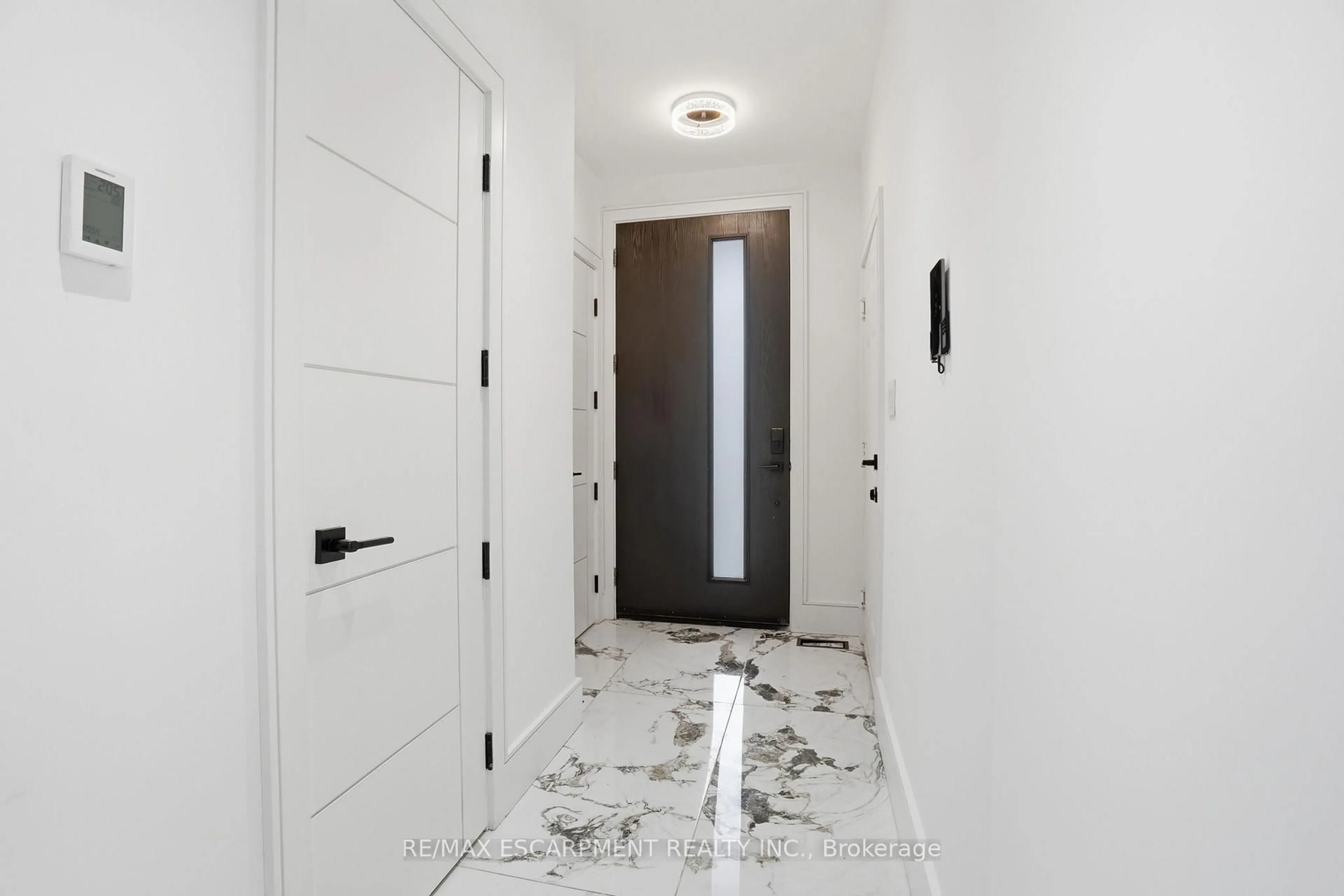 Indoor entryway for 10A Benson Ave, Mississauga Ontario L5H 2P2