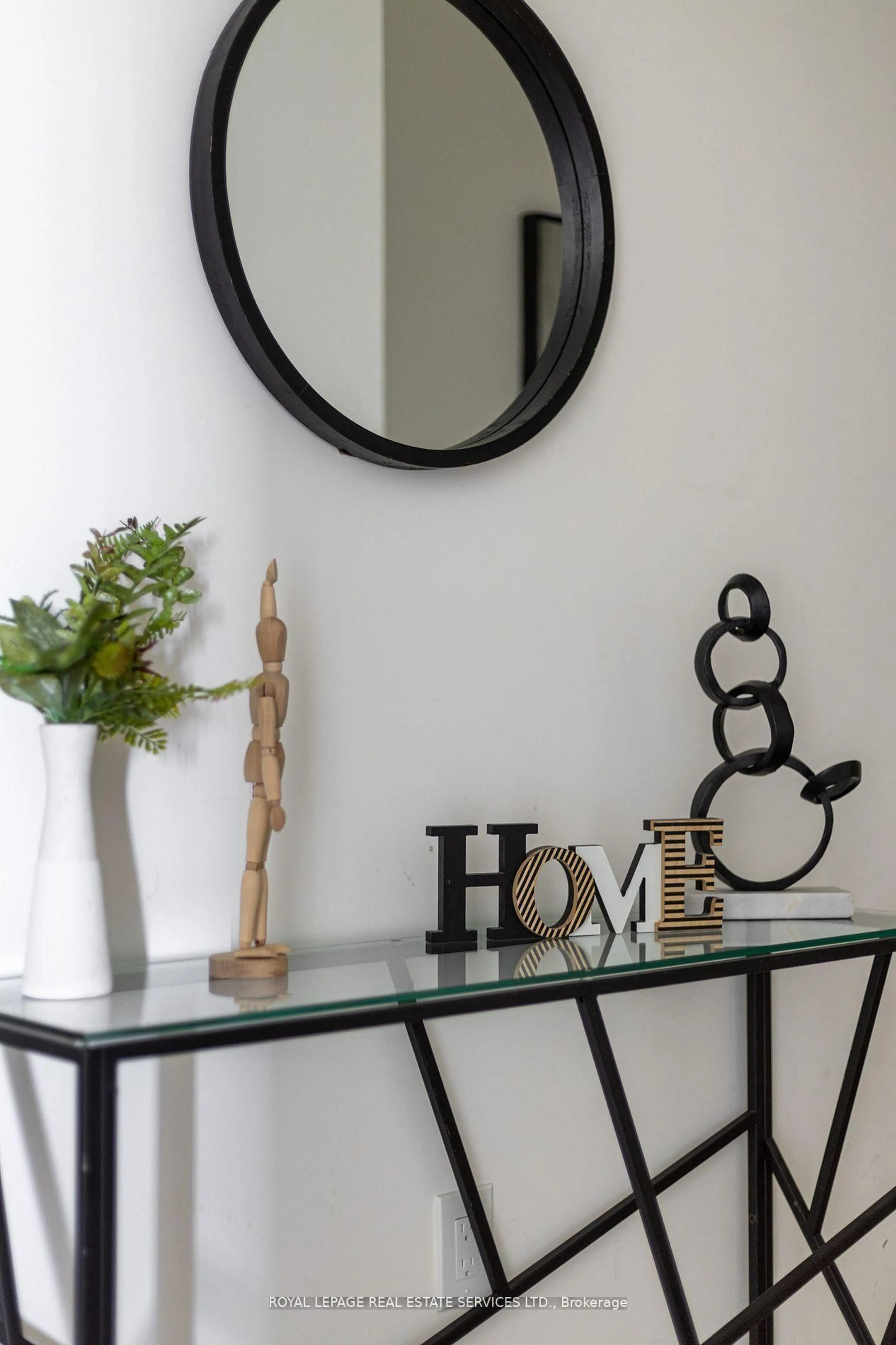 Indoor entryway for 859 The Queensway #720, Toronto Ontario M8Z 1N8