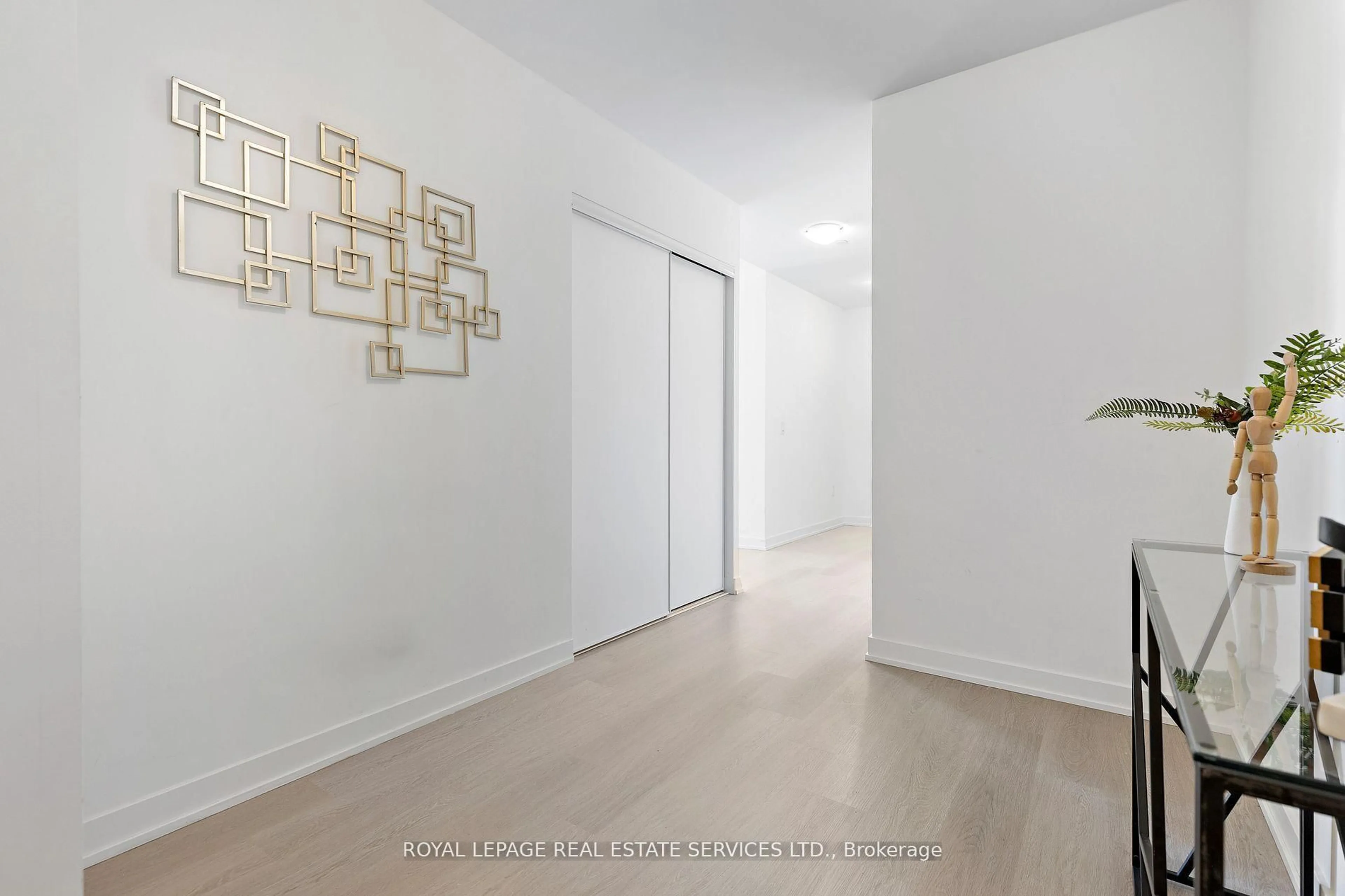 A pic of a room for 859 The Queensway #720, Toronto Ontario M8Z 1N8