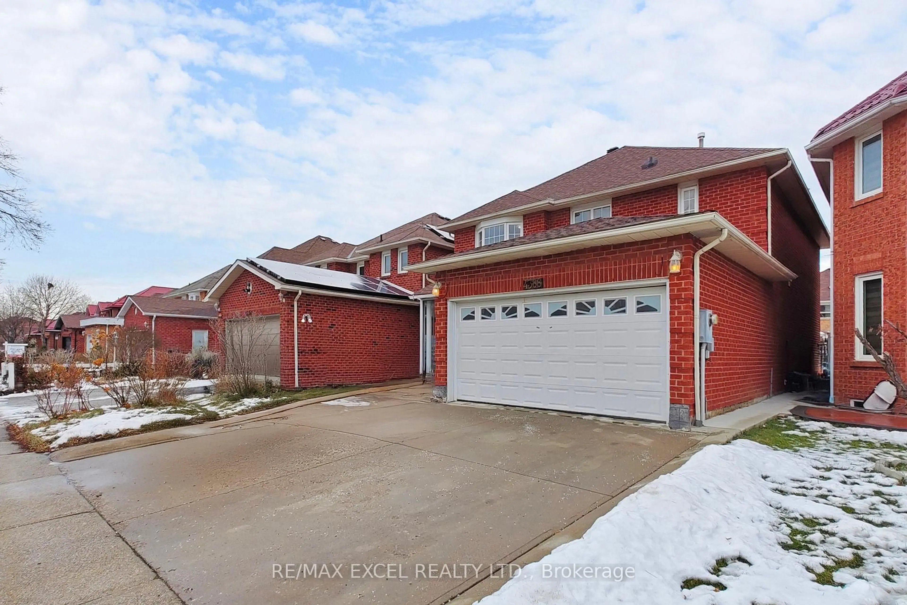 Home with brick exterior material, street for 4388 Guildwood Way, Mississauga Ontario L5R 2A4