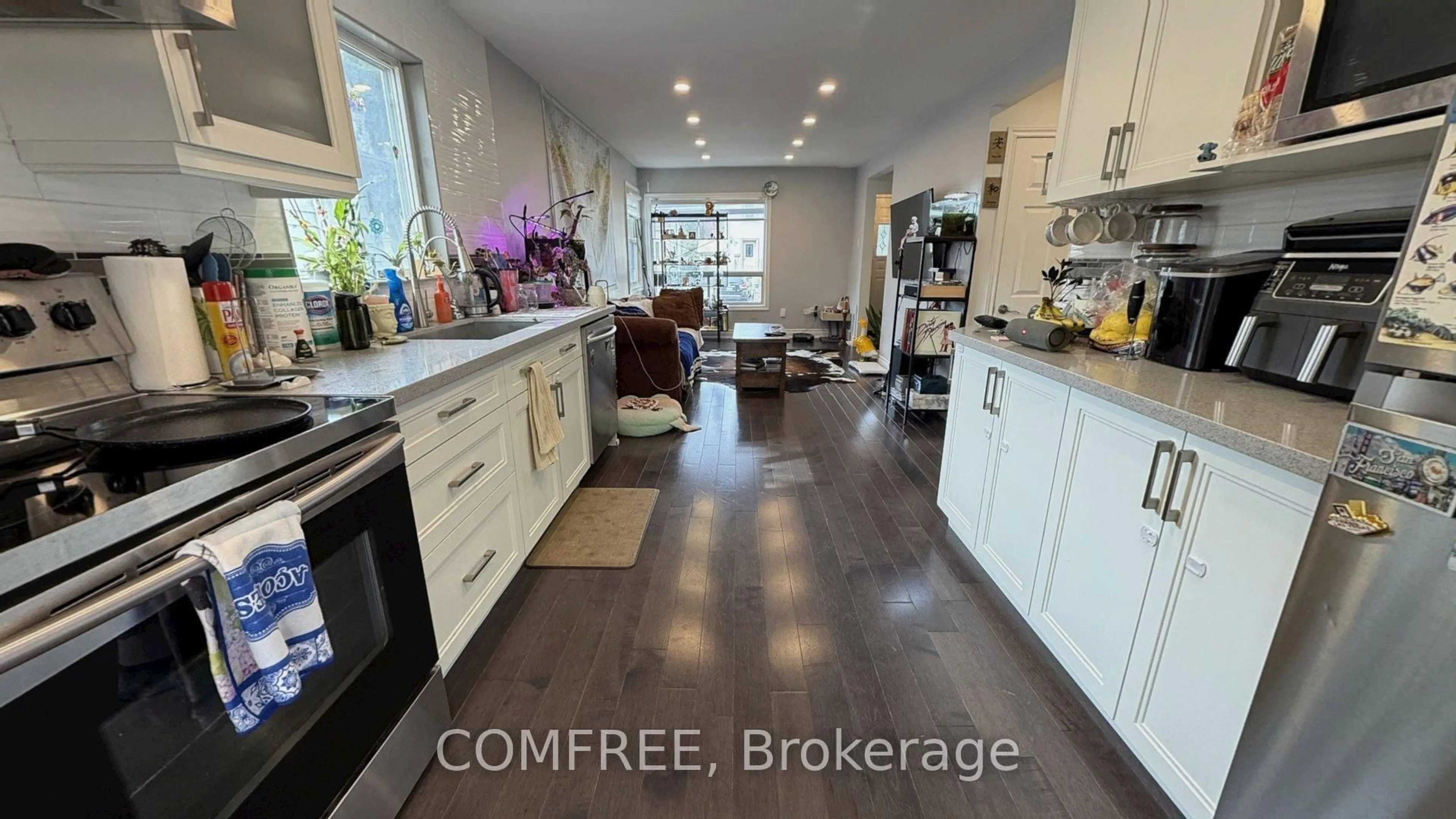 Open concept kitchen, ceramic/tile floor for 89 Seventeenth St, Toronto Ontario M8V 3K5