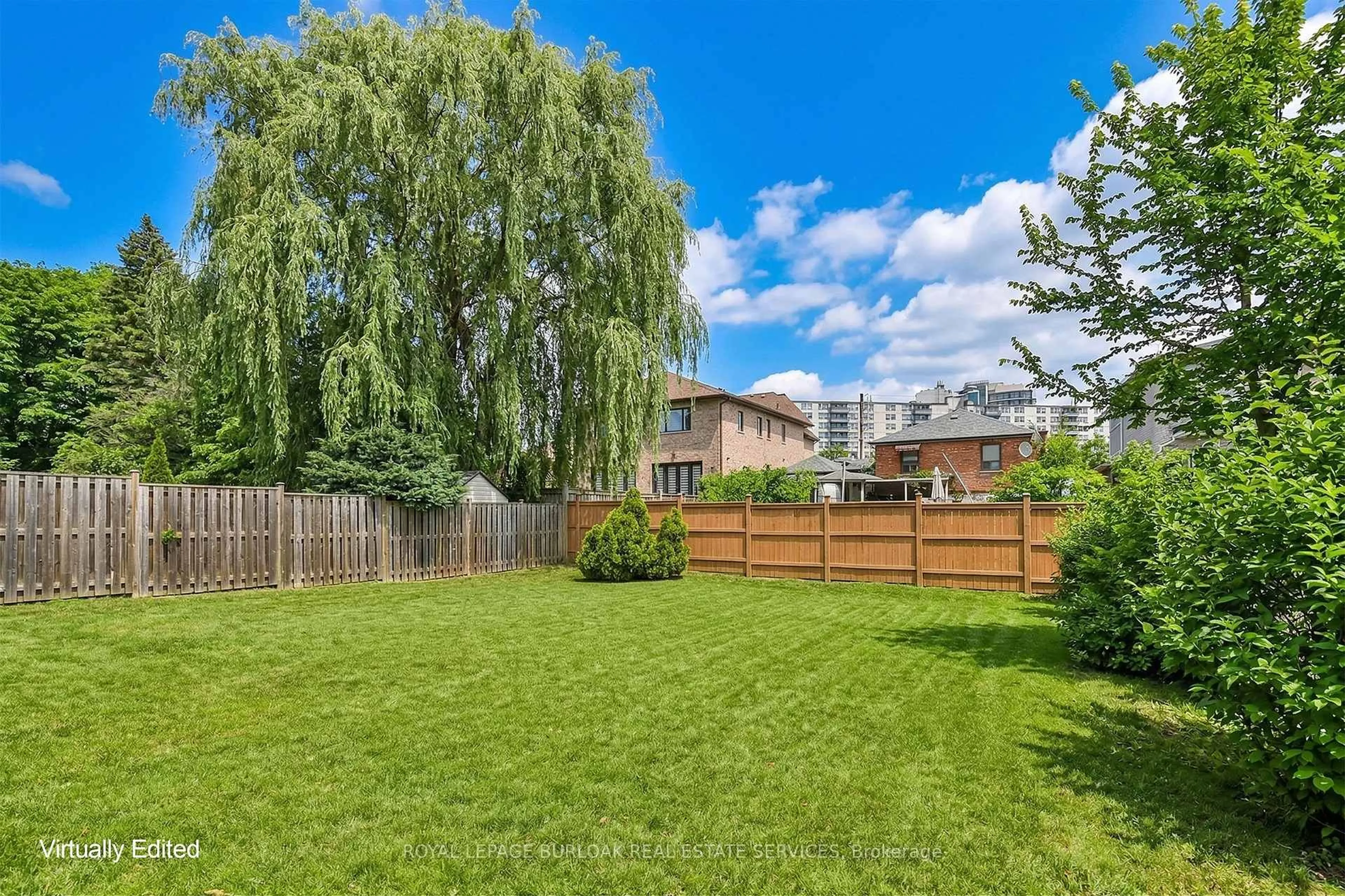 Patio, unknown for 39 Wickford Dr, Toronto Ontario M6L 1K9