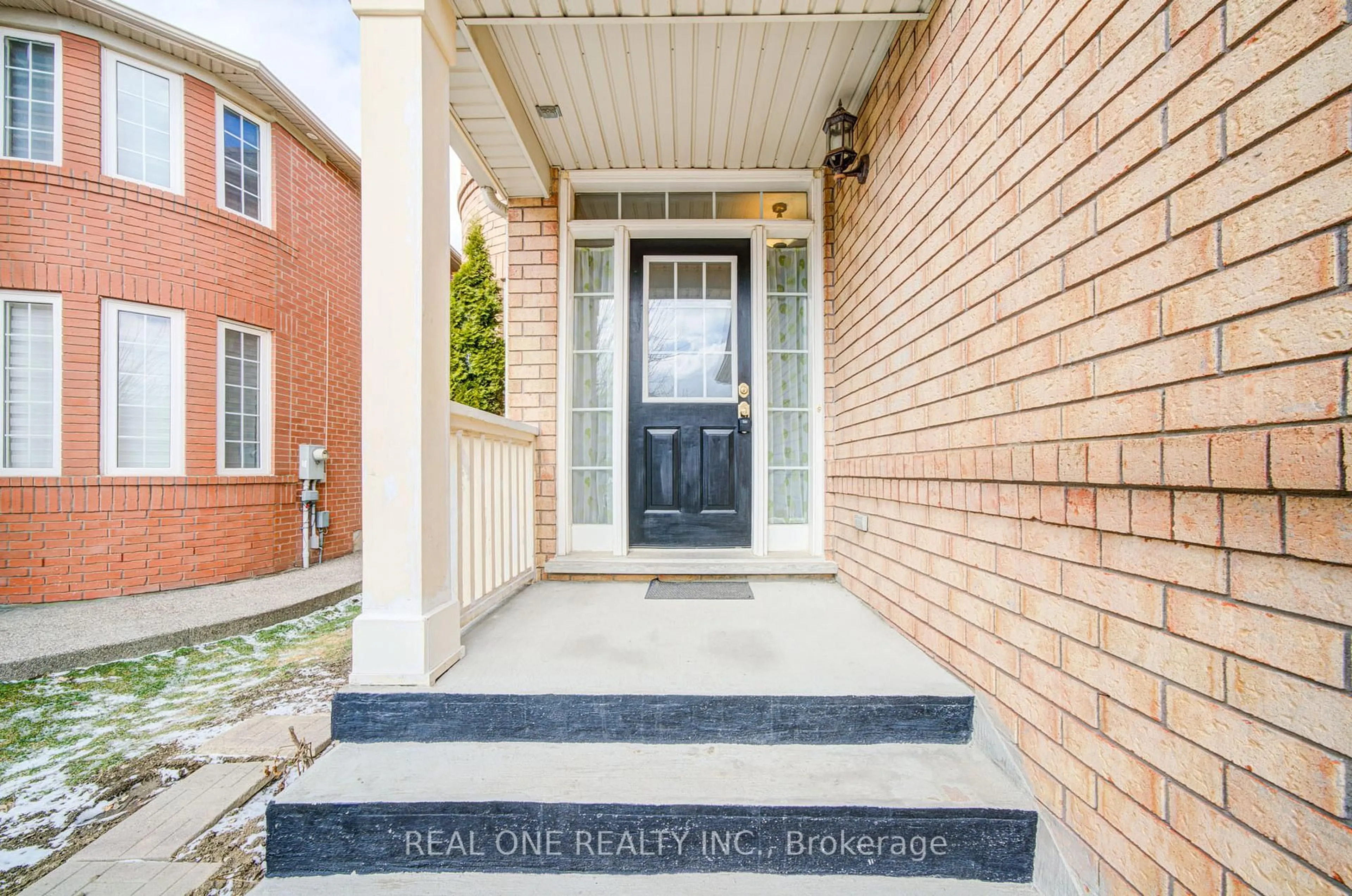 Indoor entryway for 3696 Waterfall Cres, Mississauga Ontario L5N 8G8