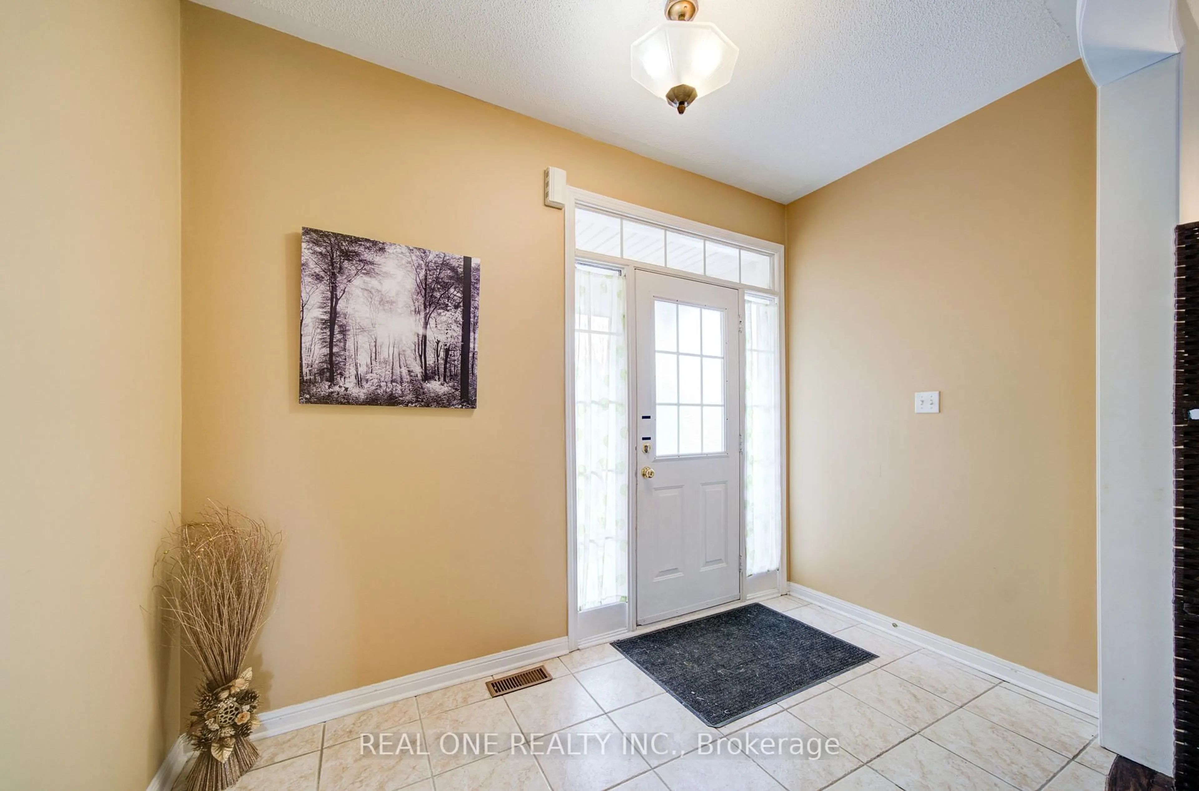 Indoor entryway for 3696 Waterfall Cres, Mississauga Ontario L5N 8G8