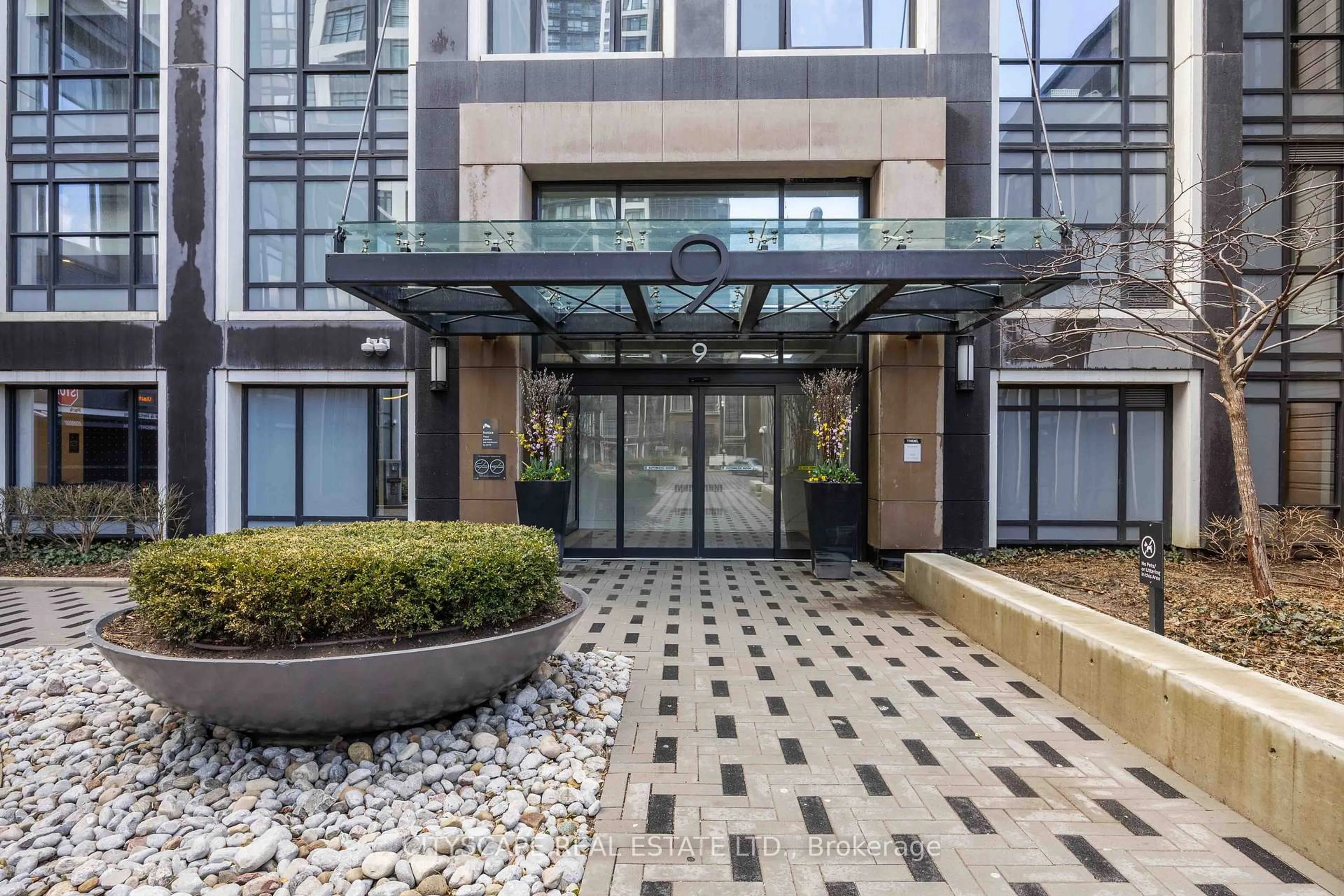 Indoor foyer for 9 Mabelle Ave #2223, Toronto Ontario M9A 0E1