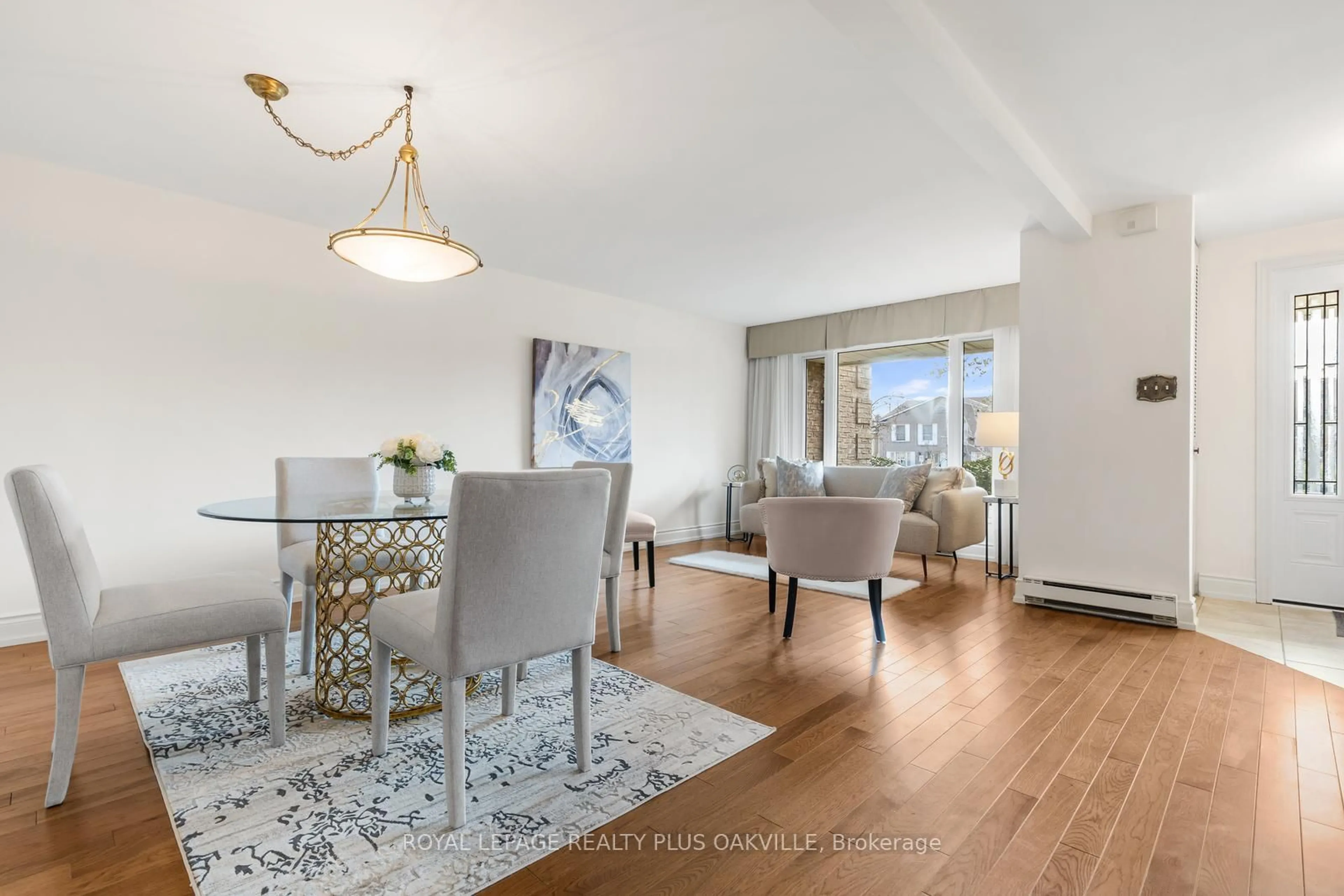 Dining room, wood/laminate floor for 2066 Brant St #4, Burlington Ontario L7P 3A6