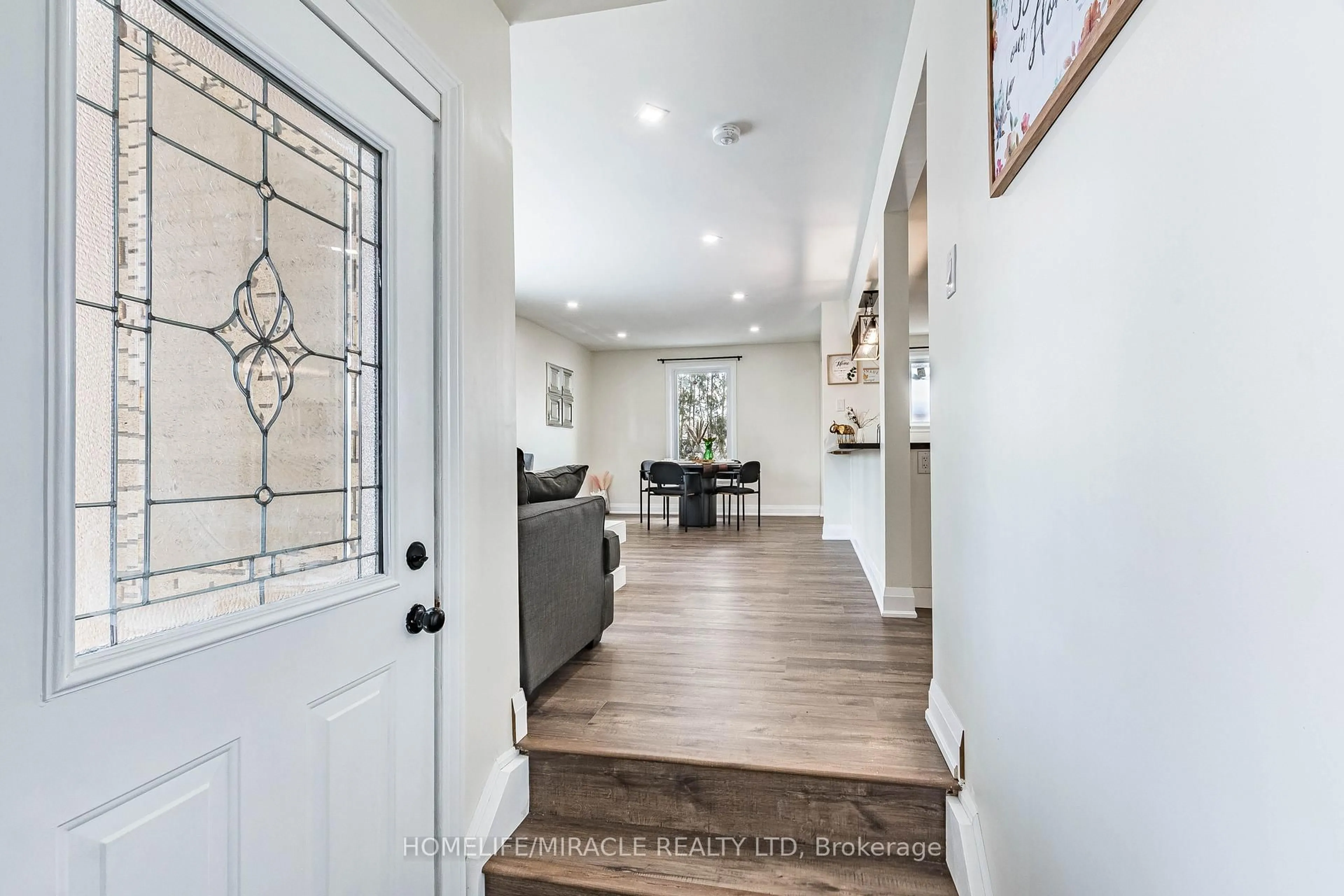 Indoor entryway for 36 Mclaughlin Rd, Brampton Ontario L6X 1Y5