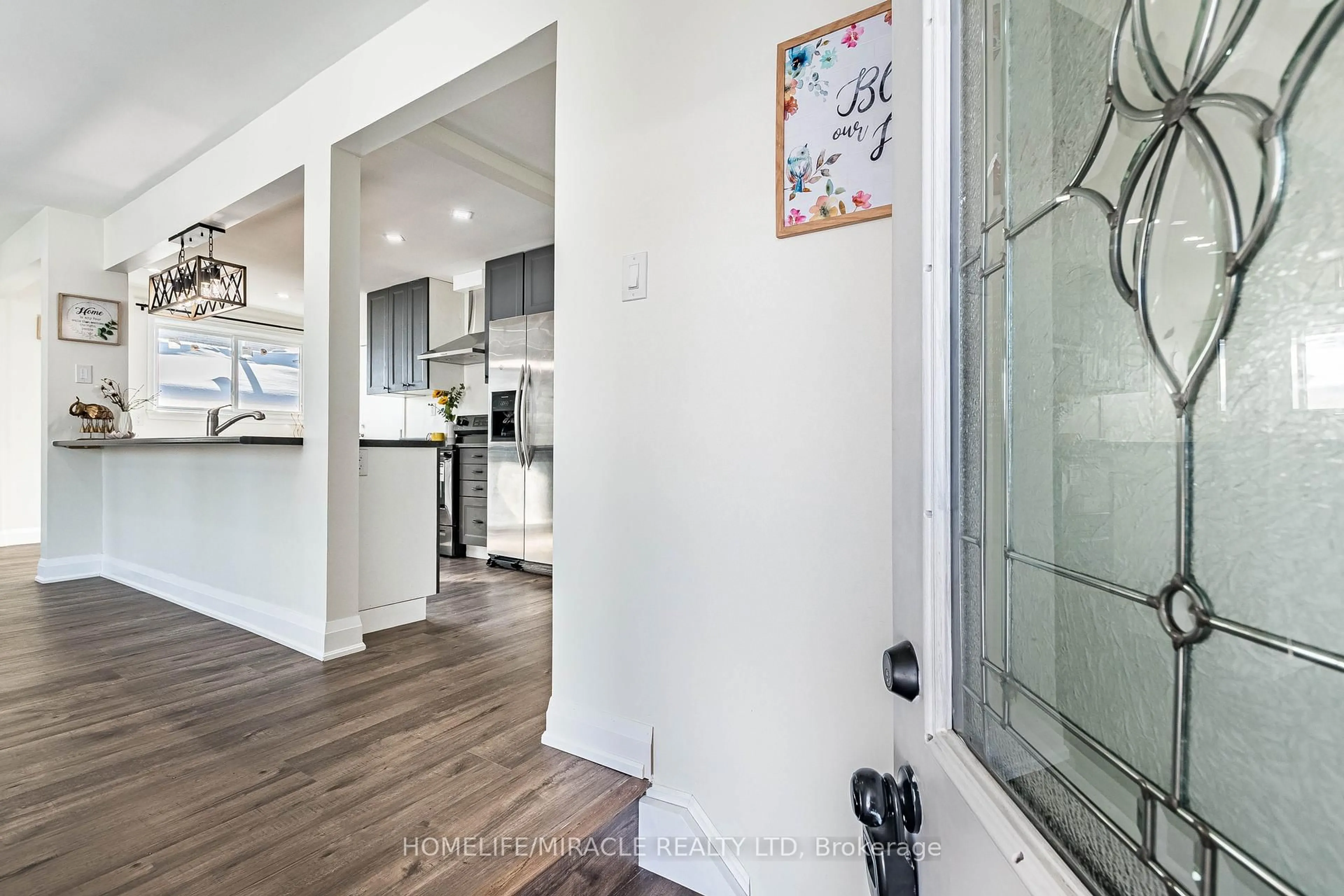 Indoor entryway for 36 Mclaughlin Rd, Brampton Ontario L6X 1Y5