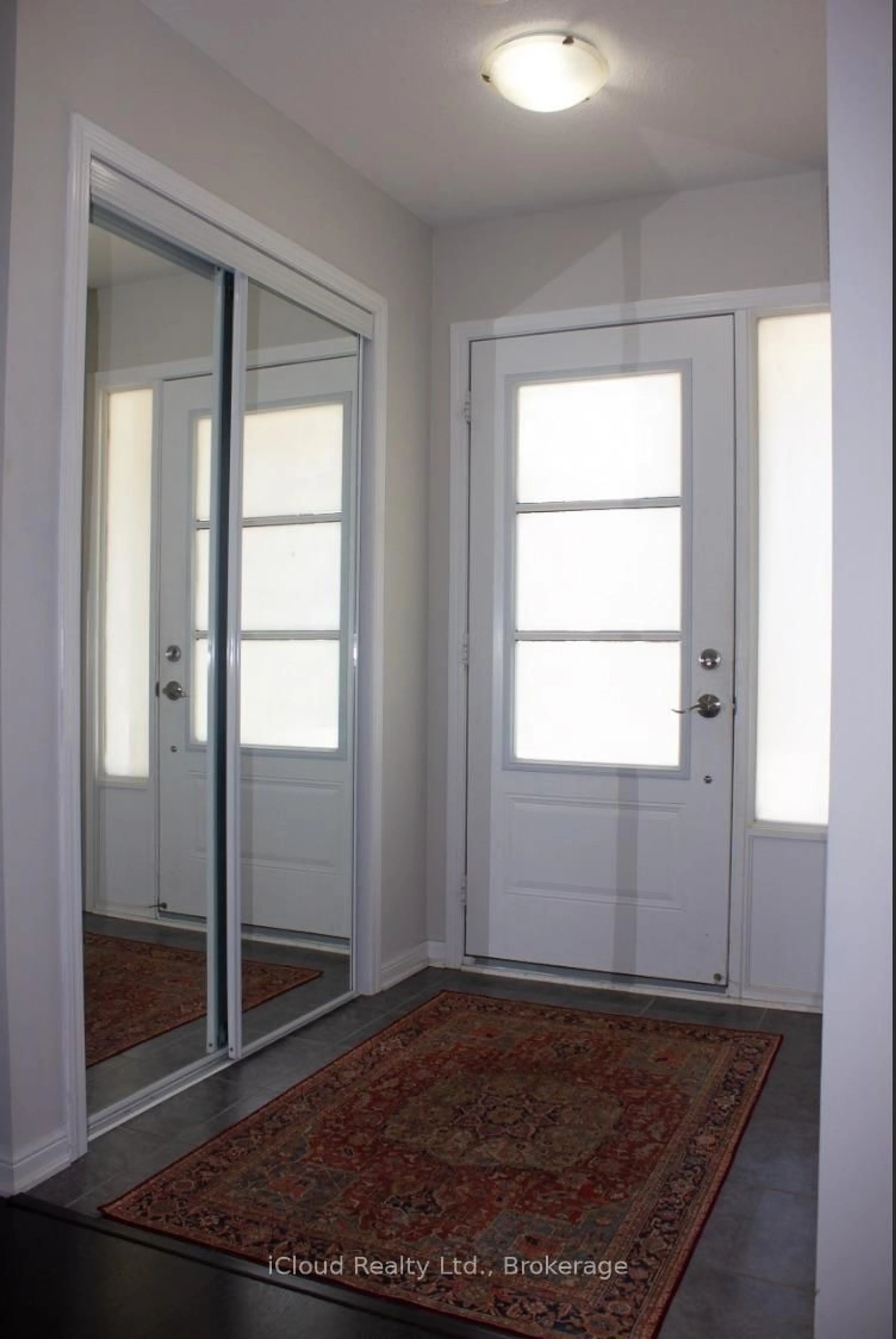 Indoor entryway for 118 Baycliffe Cres, Brampton Ontario L7A 3Z4