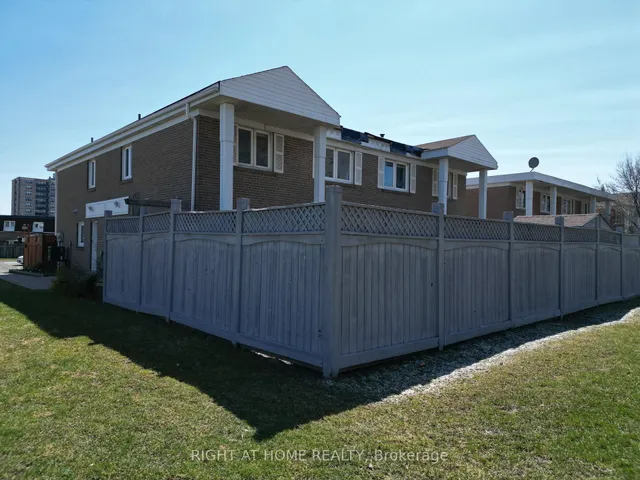 270 Town House Cres, Brampton 2