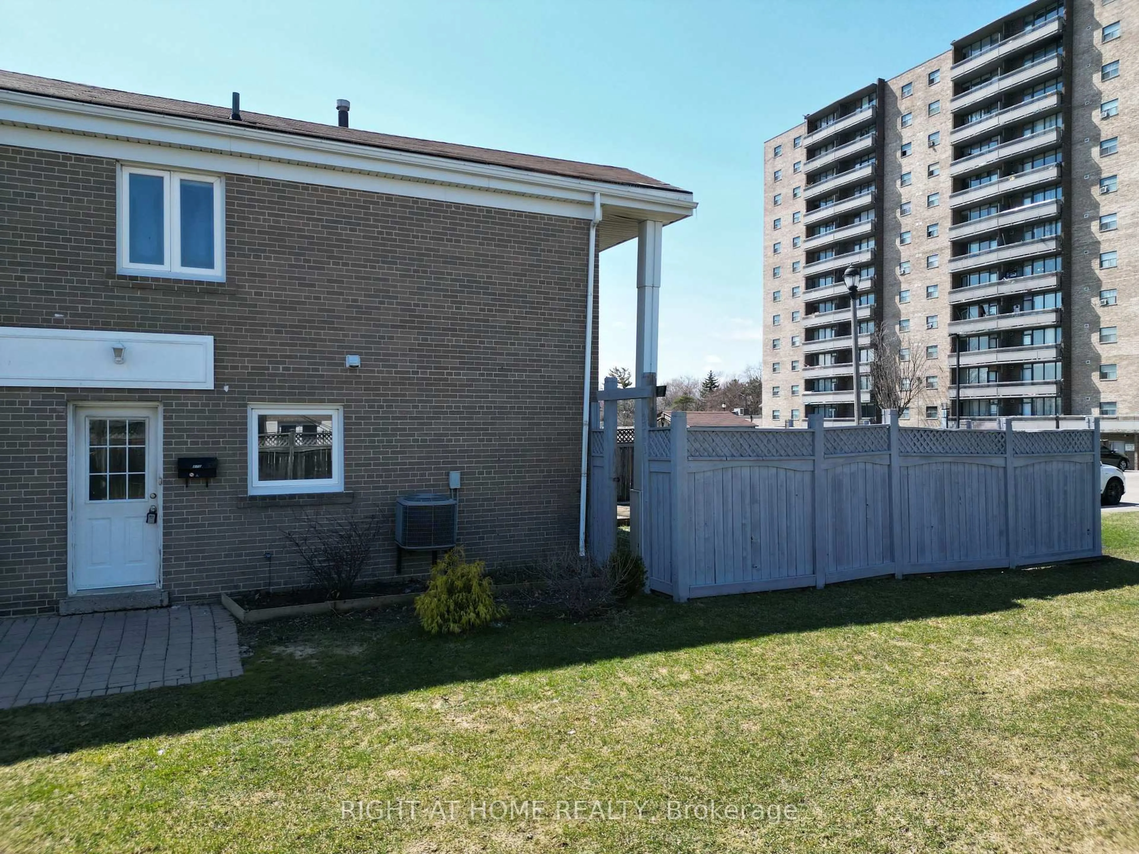A pic from outside/outdoor area/front of a property/back of a property/a pic from drone, street for 270 Town House Cres, Brampton Ontario L6W 3C7