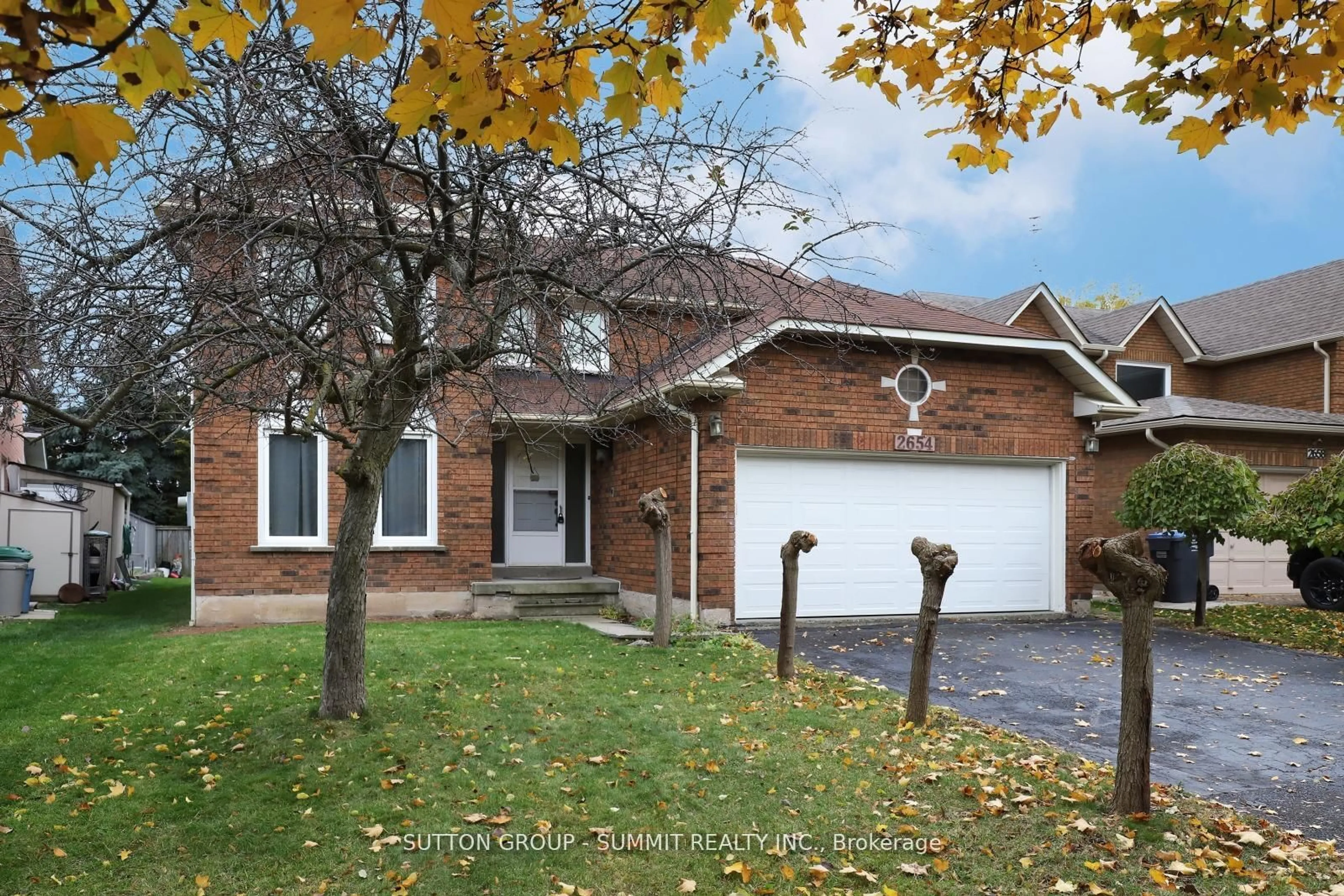 Home with brick exterior material, street for 2654 Ambercroft Tr, Mississauga Ontario L5M 4K1