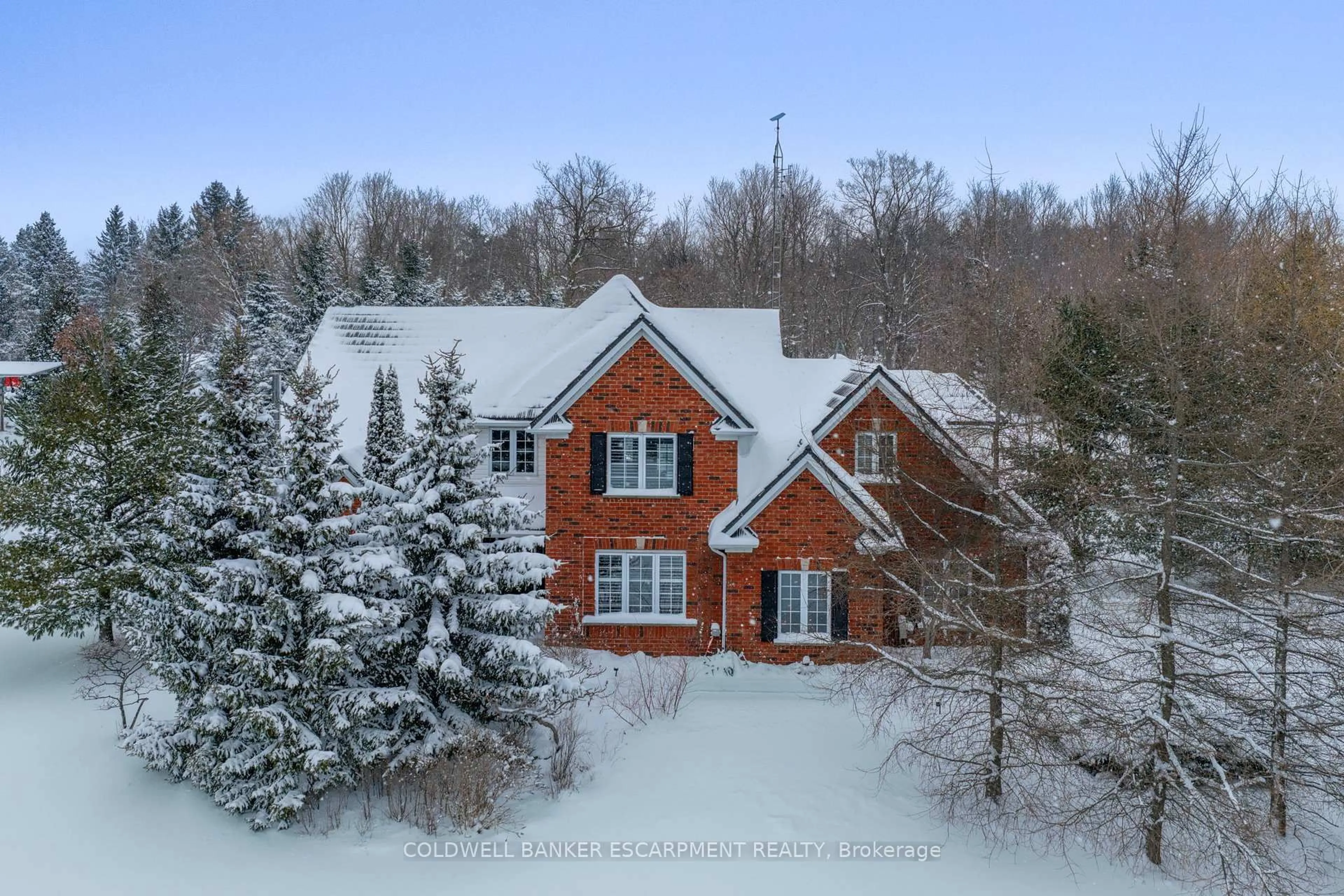 A pic from outside/outdoor area/front of a property/back of a property/a pic from drone, unknown for 3 Morgan Dr, Halton Hills Ontario L7J 2L7