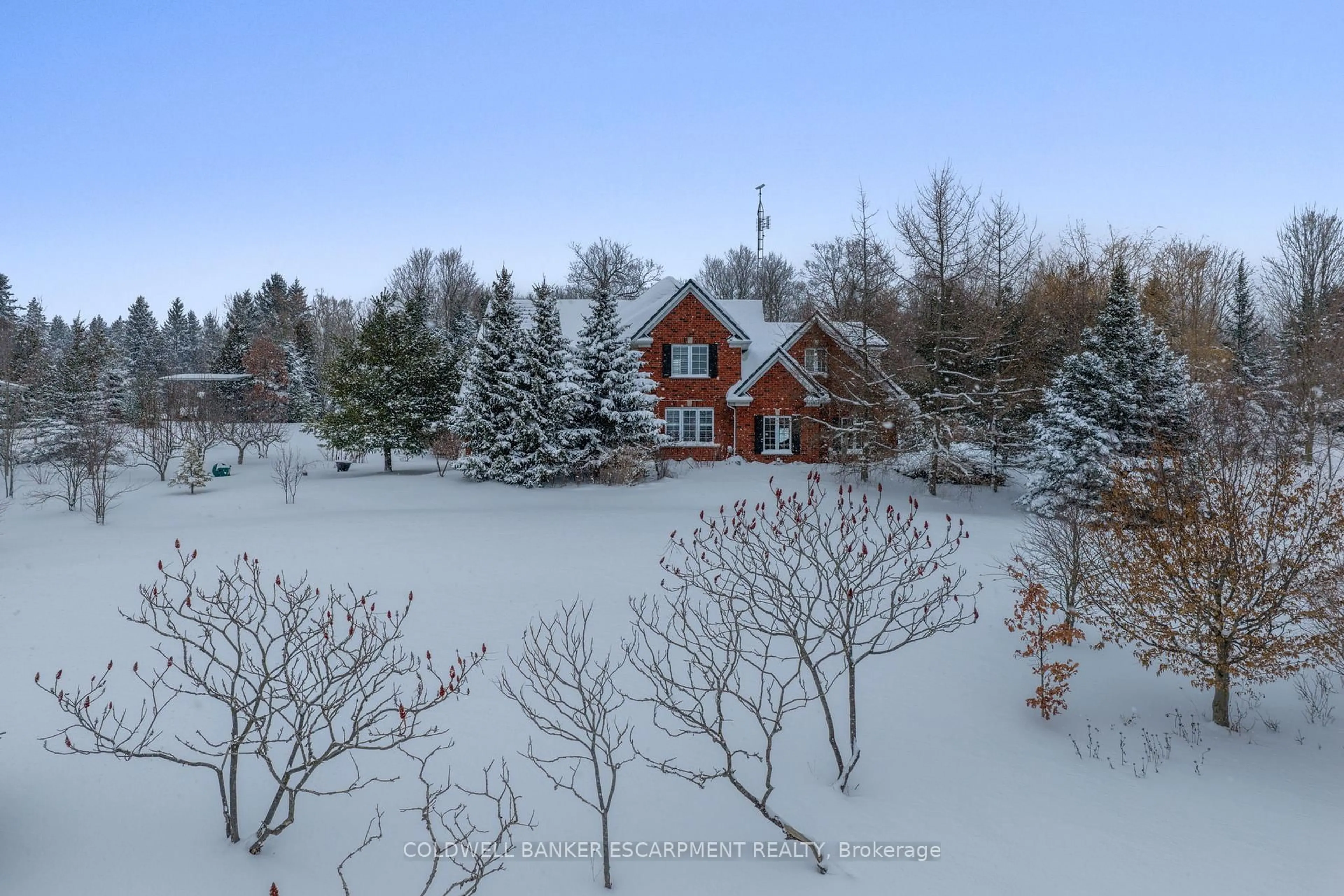 A pic from outside/outdoor area/front of a property/back of a property/a pic from drone, unknown for 3 Morgan Dr, Halton Hills Ontario L7J 2L7