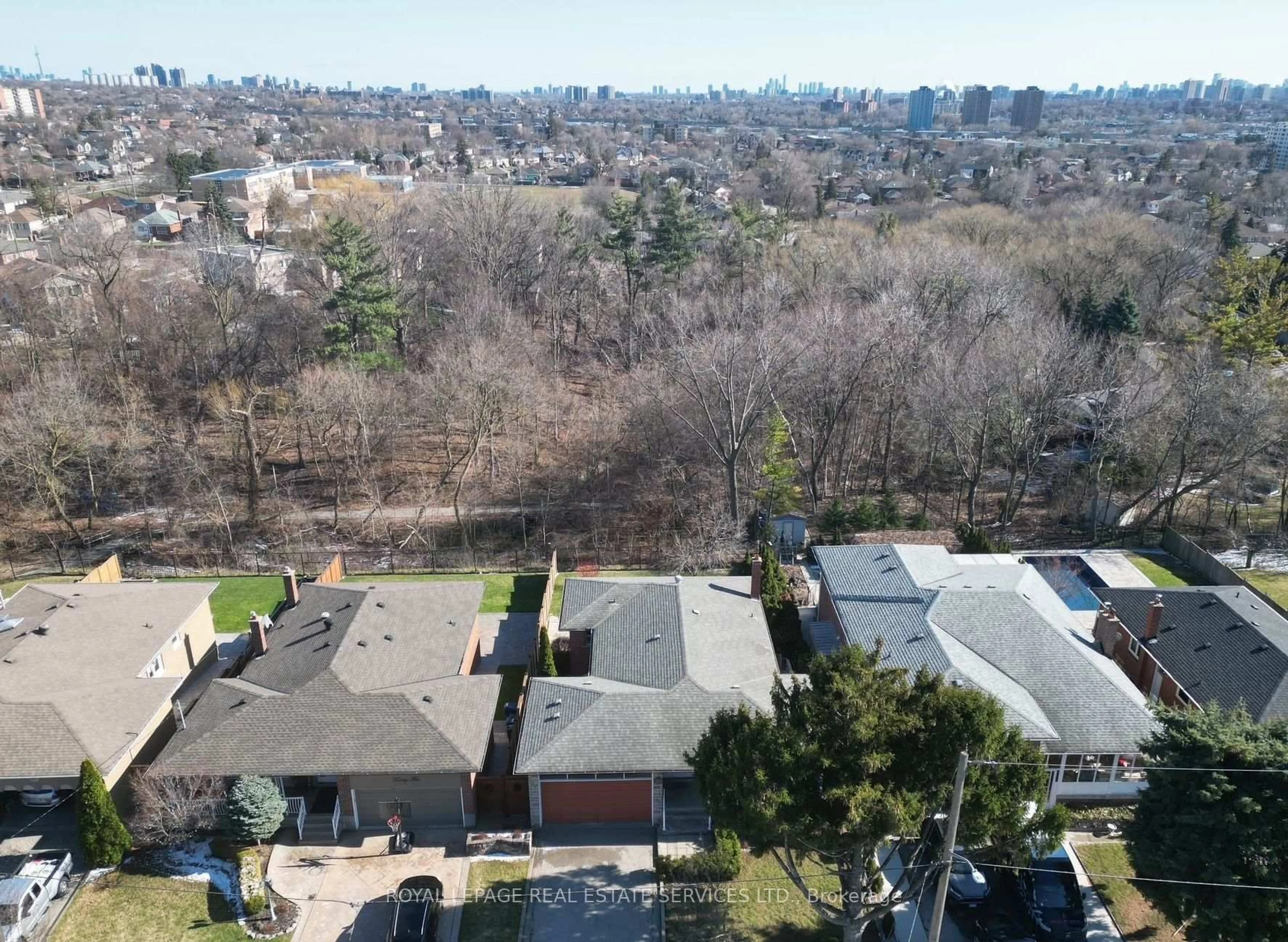 A pic from outside/outdoor area/front of a property/back of a property/a pic from drone, city buildings view from balcony for 27 Peacham Cres, Toronto Ontario M3M 1S2