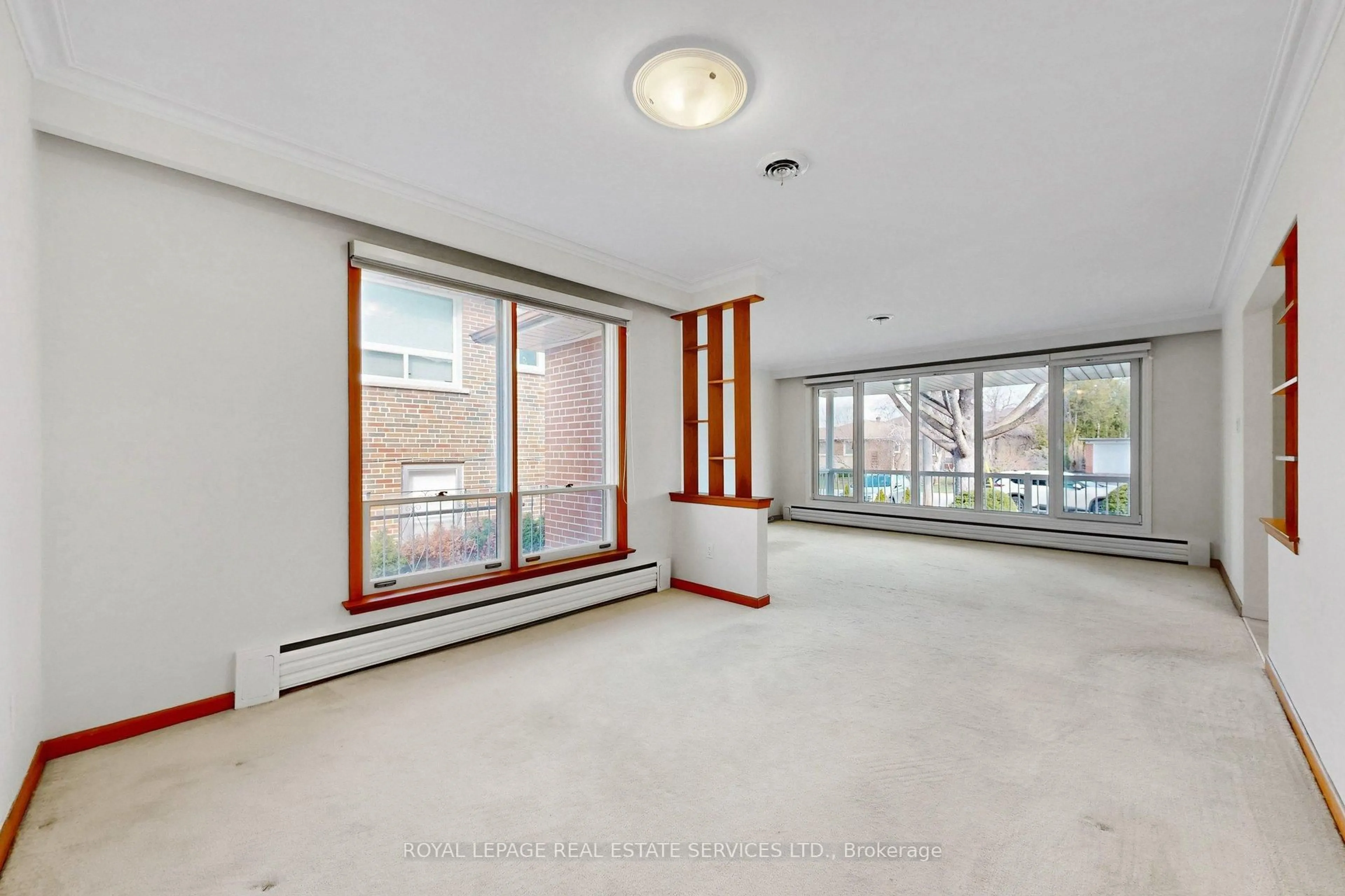 Indoor foyer for 27 Peacham Cres, Toronto Ontario M3M 1S2