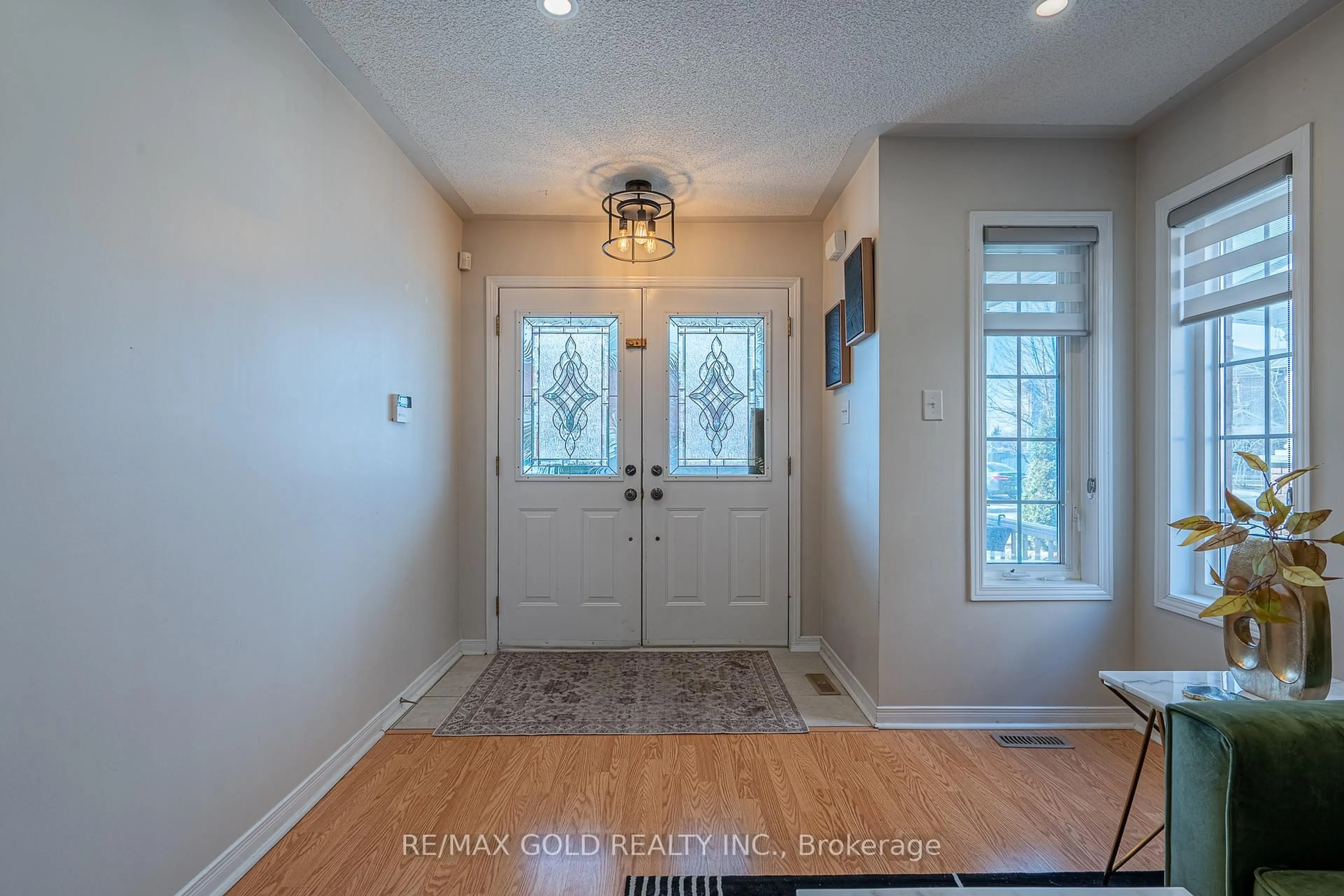 Indoor entryway for 113 Rockgarden Tr, Brampton Ontario L6R 3N2