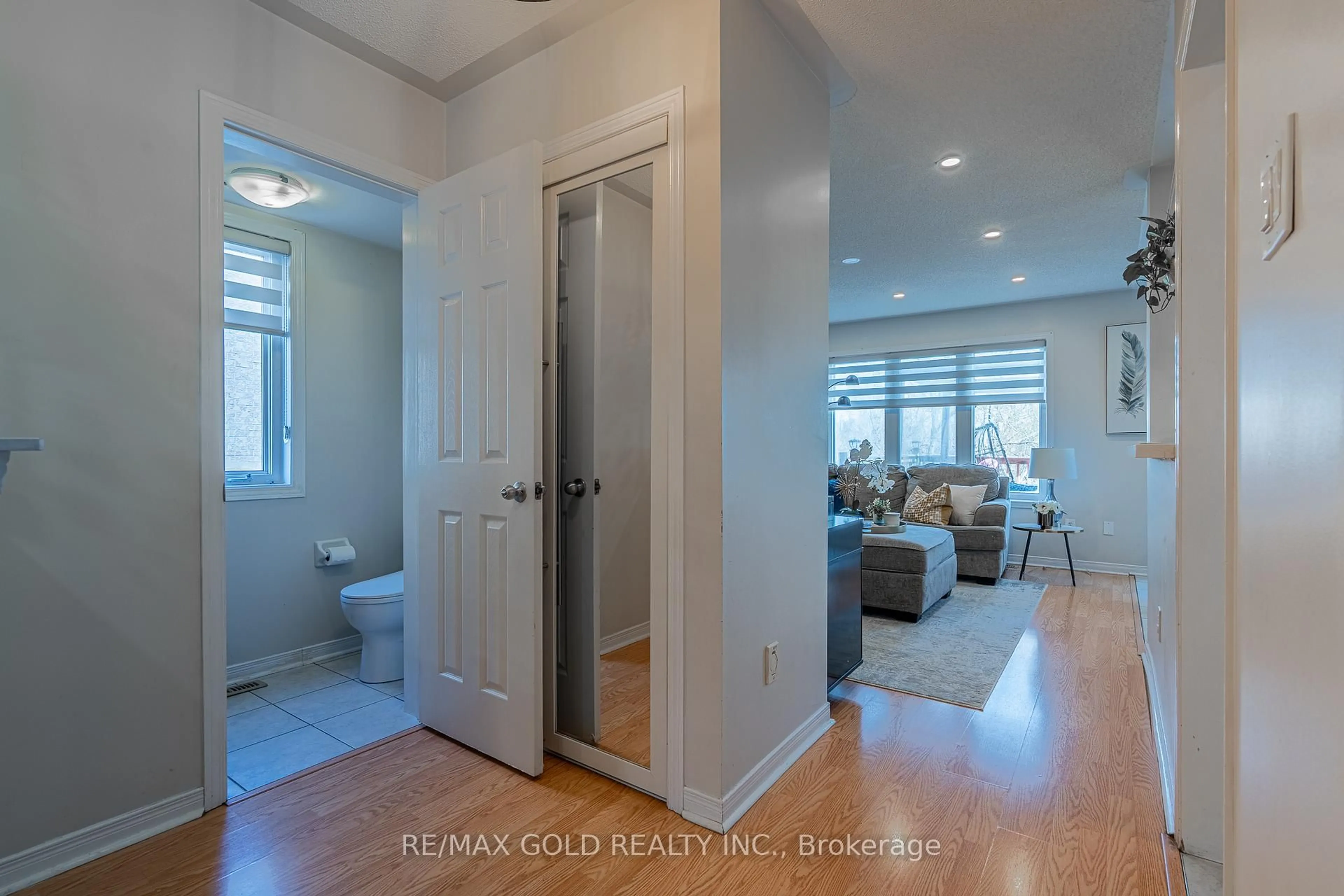 Indoor entryway for 113 Rockgarden Tr, Brampton Ontario L6R 3N2