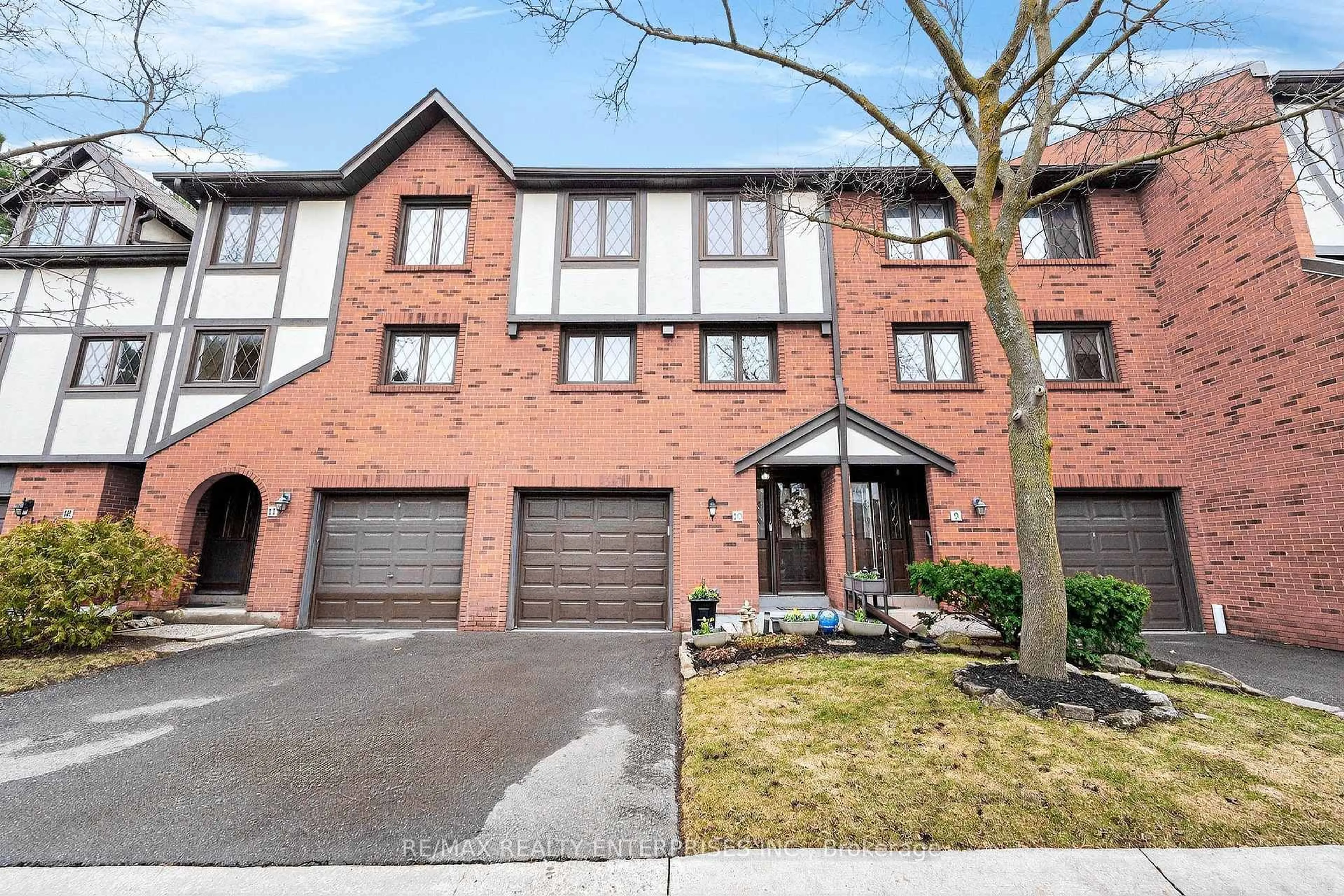 Home with brick exterior material, street for 3360 Council Ring Rd #10, Mississauga Ontario L5L 2E4