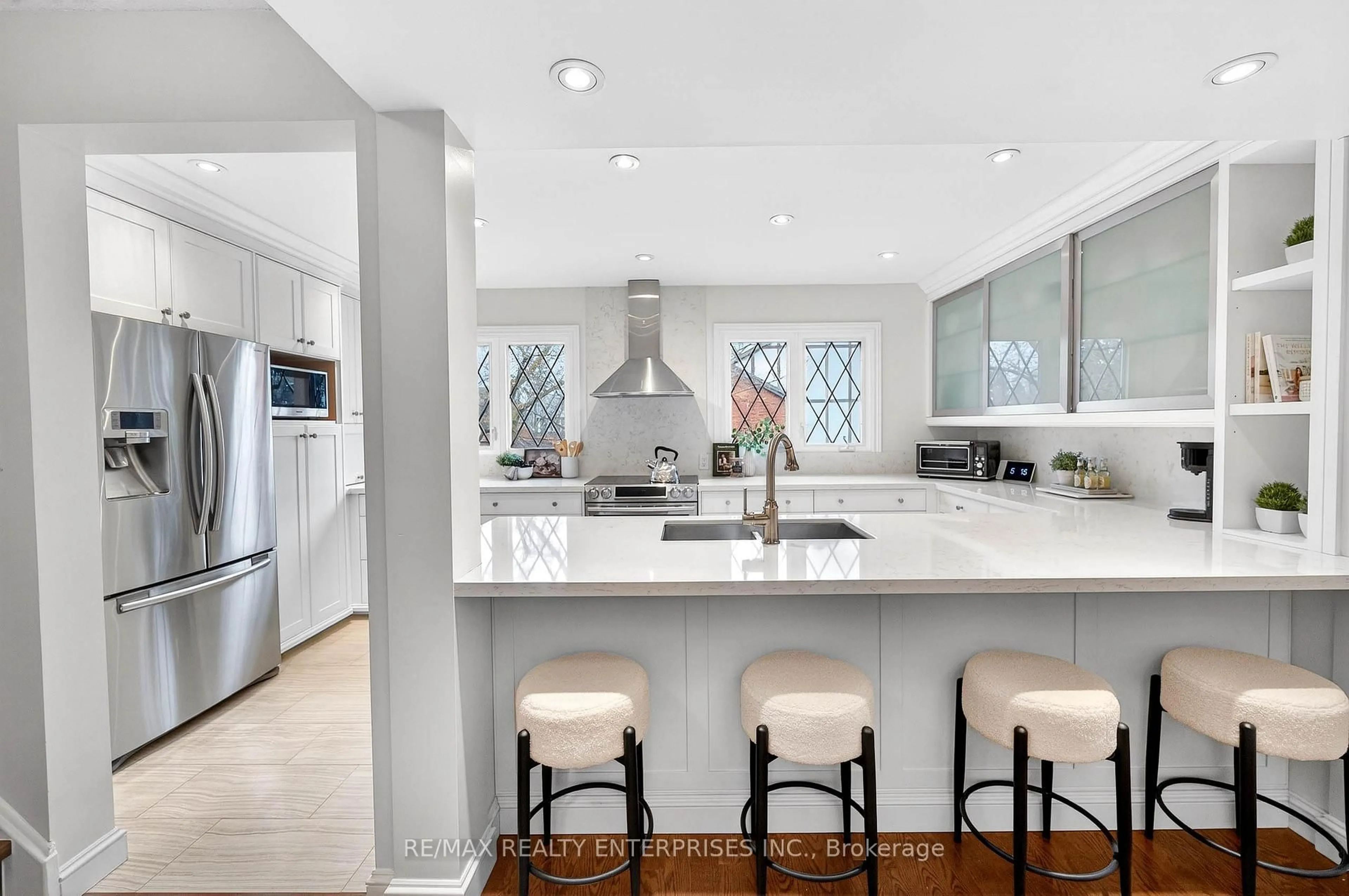 Contemporary kitchen, ceramic/tile floor for 3360 Council Ring Rd #10, Mississauga Ontario L5L 2E4