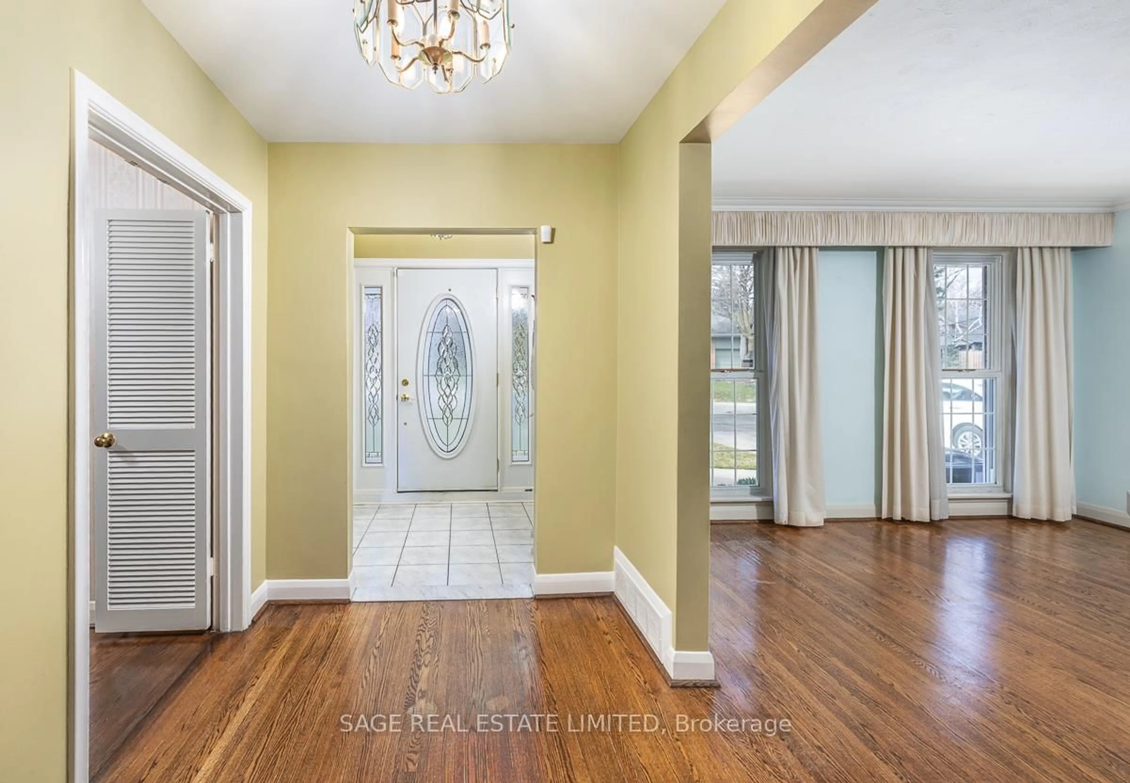 Indoor entryway for 47 Ravensbourne Cres, Toronto Ontario M9A 2A9