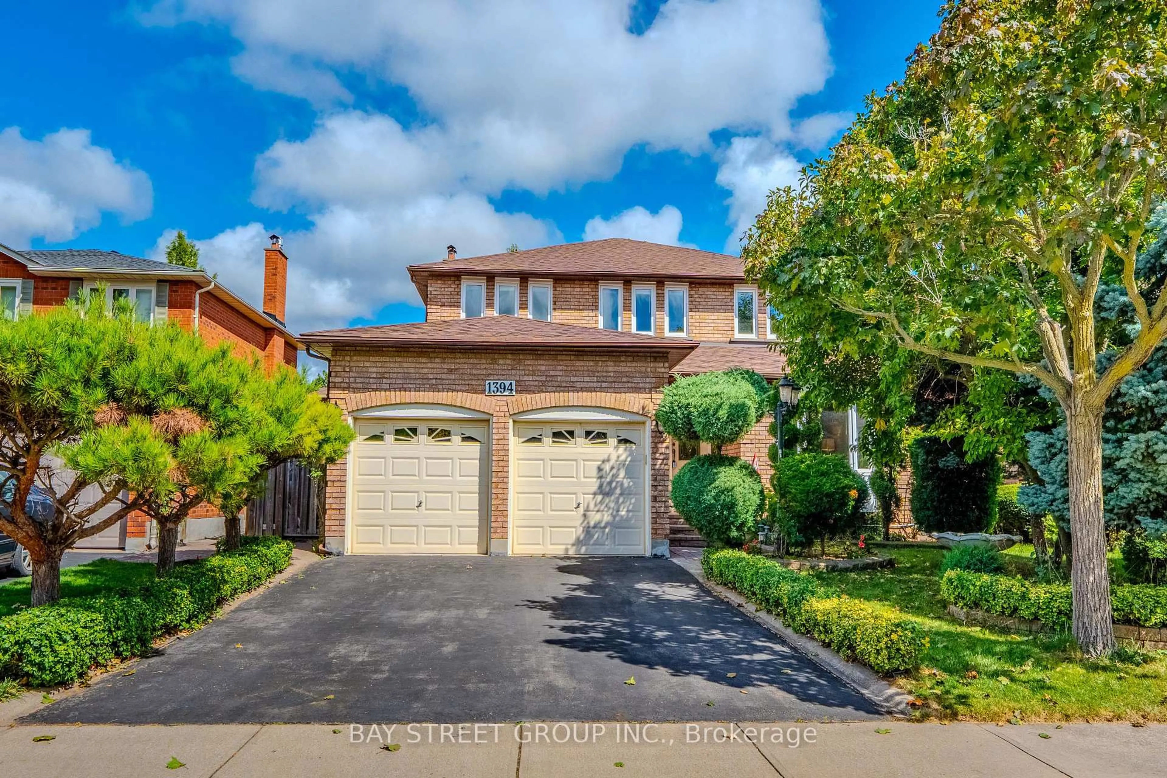 Home with brick exterior material, street for 1394 Peartree Circ, Oakville Ontario L6M 2J1