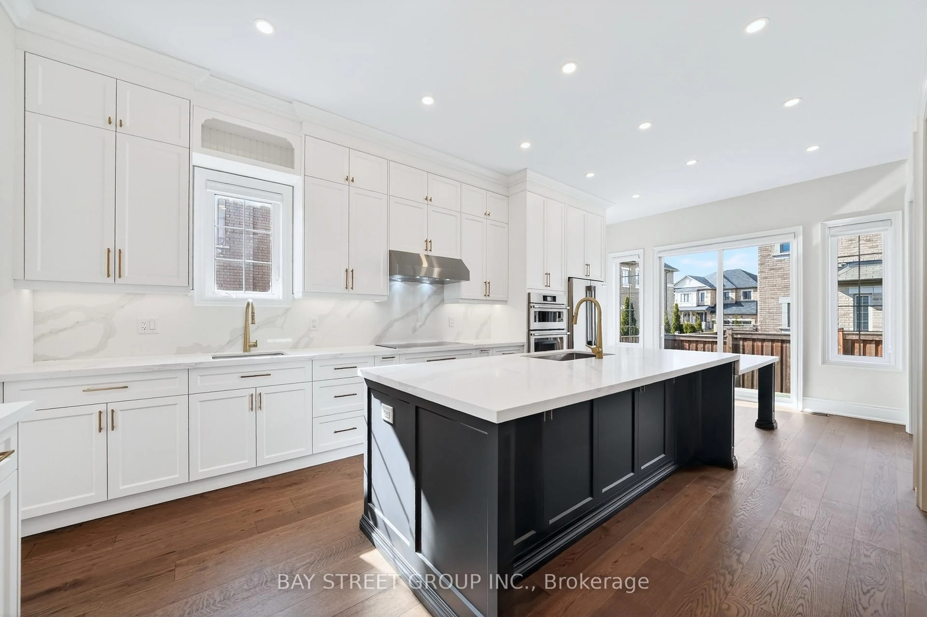 Open concept kitchen, ceramic/tile floor for 3178 Buttonbush Tr, Oakville Ontario L6H 0T4