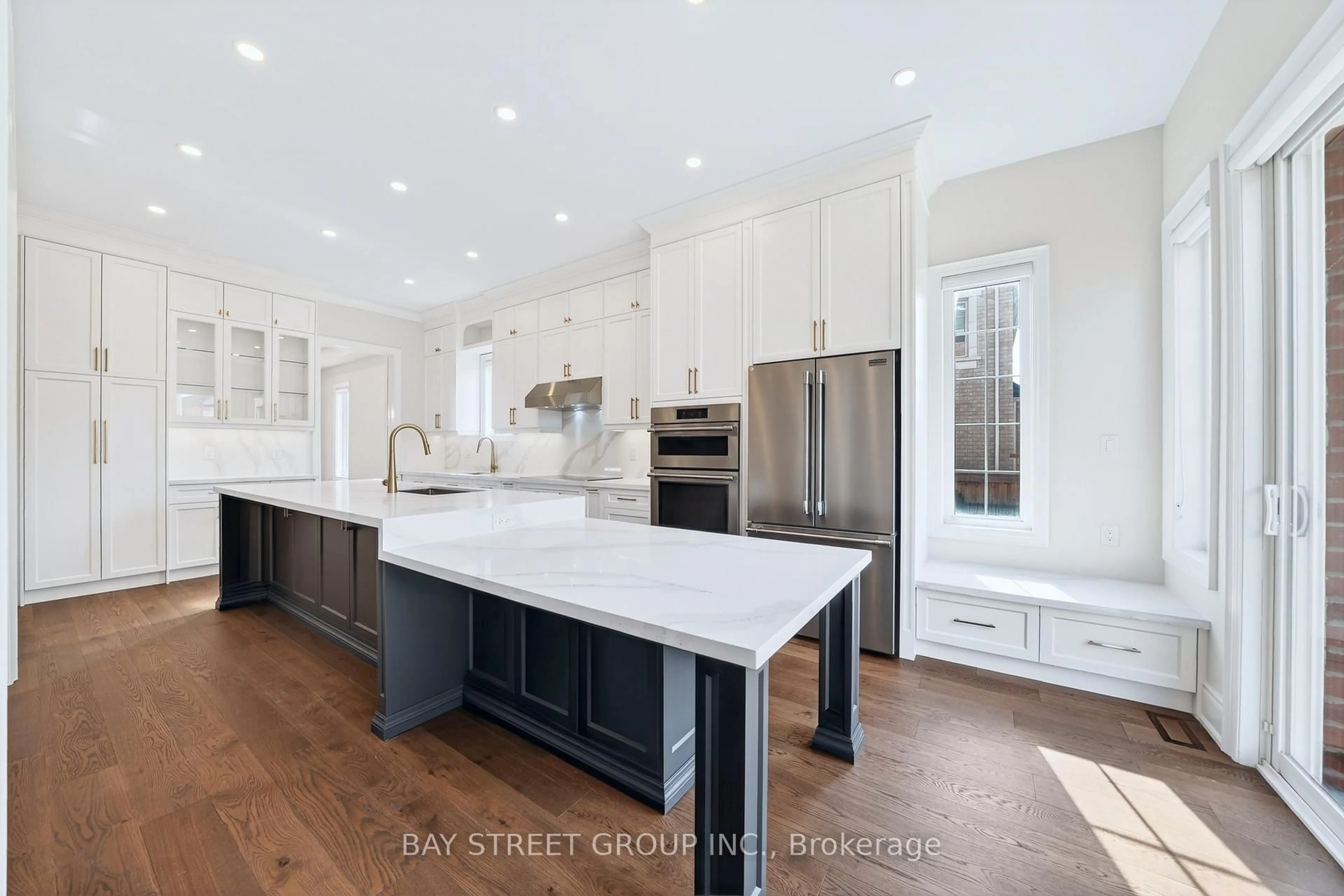 Open concept kitchen, ceramic/tile floor for 3178 Buttonbush Tr, Oakville Ontario L6H 0T4