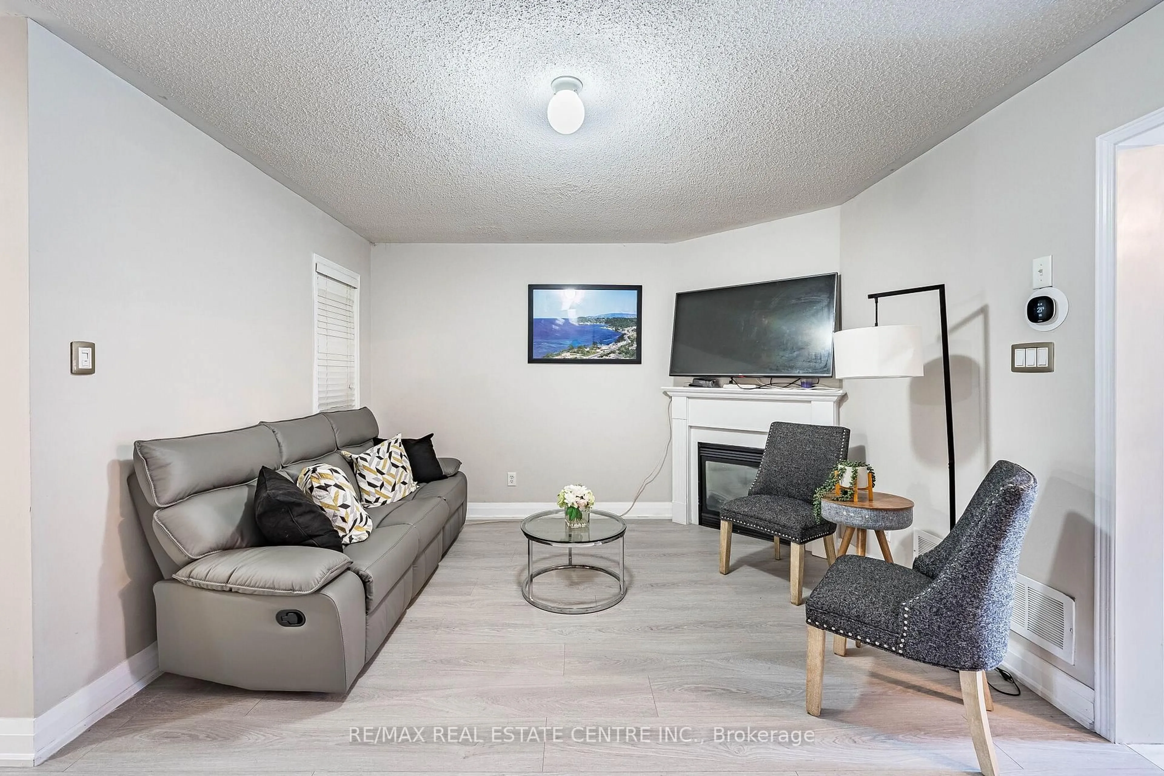 Living room with furniture, unknown for 22 Tanasi Rd, Brampton Ontario L6X 0K4