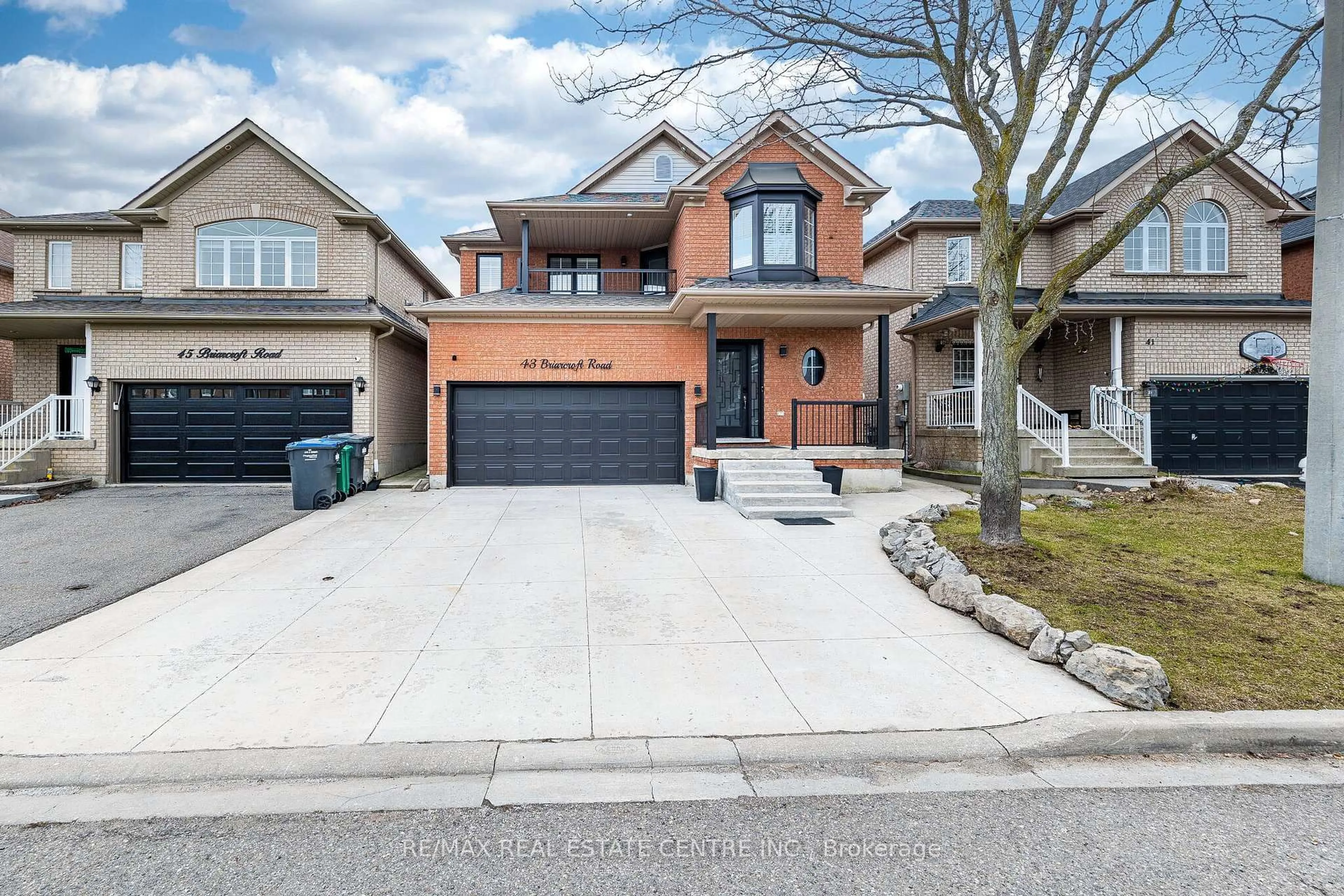 Home with brick exterior material, street for 43 Briarcroft Rd, Brampton Ontario L7A 1X7