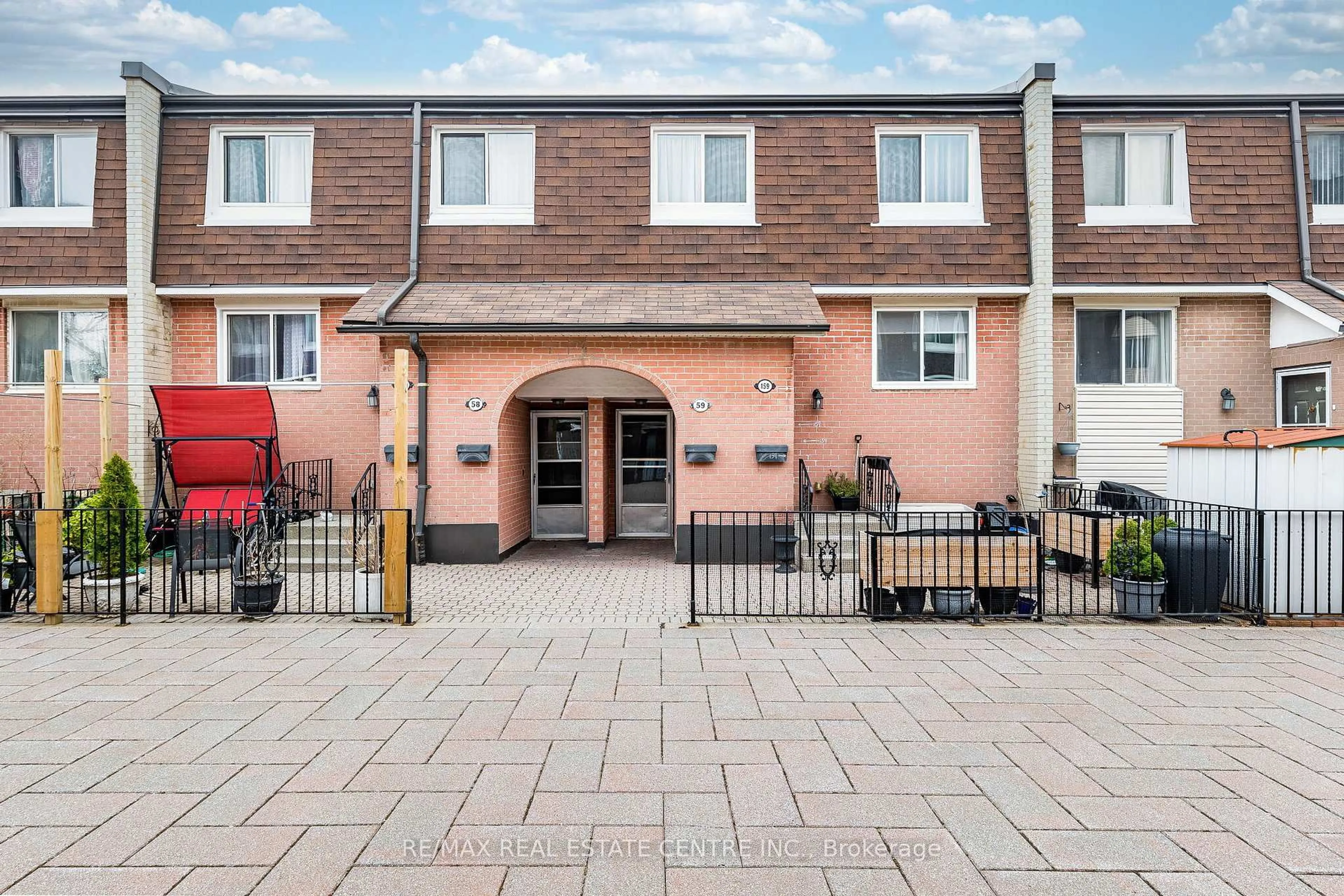 Patio, street for 2170 Bromsgrove Rd #59, Mississauga Ontario L5J 4J2