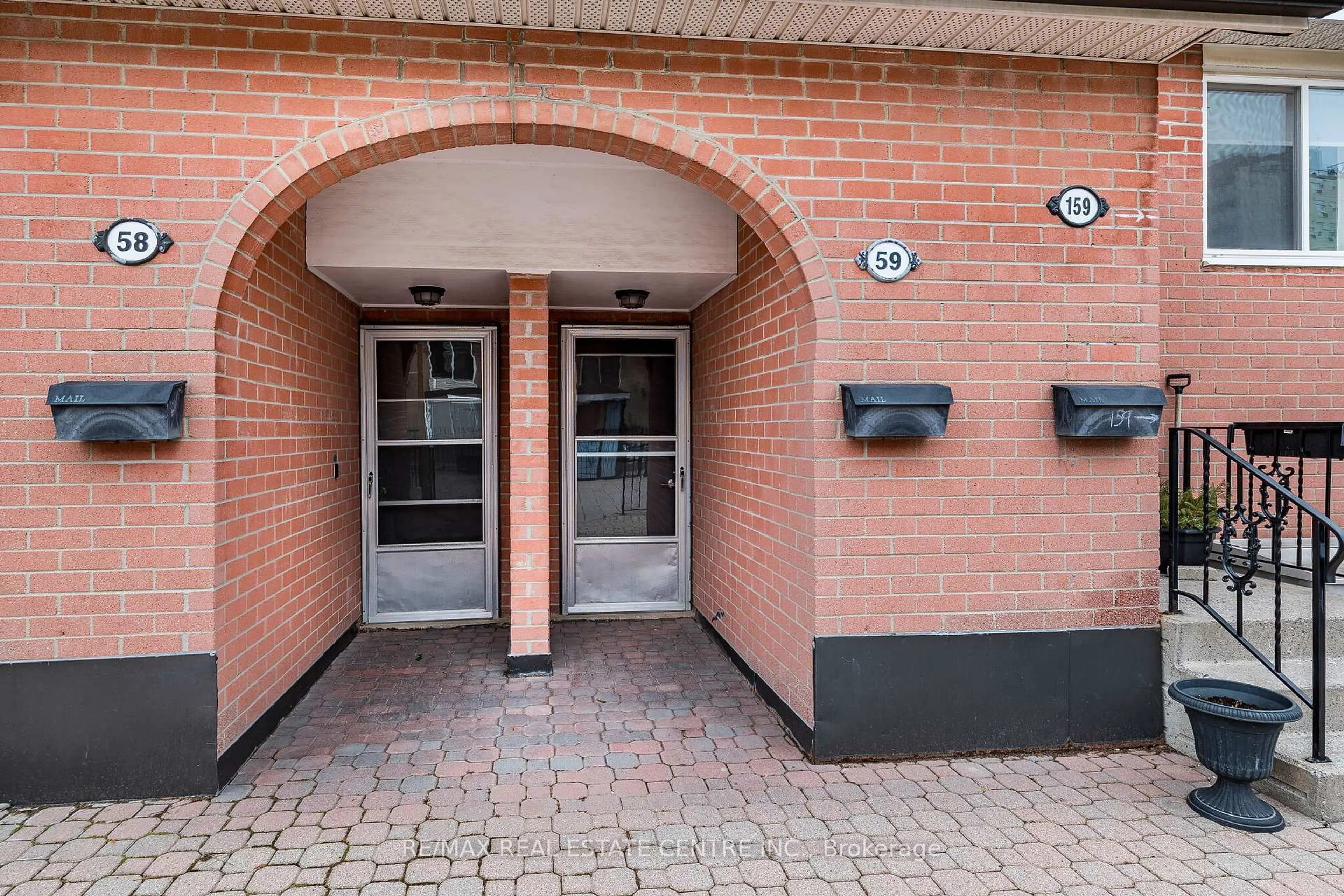 Indoor foyer for 2170 Bromsgrove Rd #59, Mississauga Ontario L5J 4J2