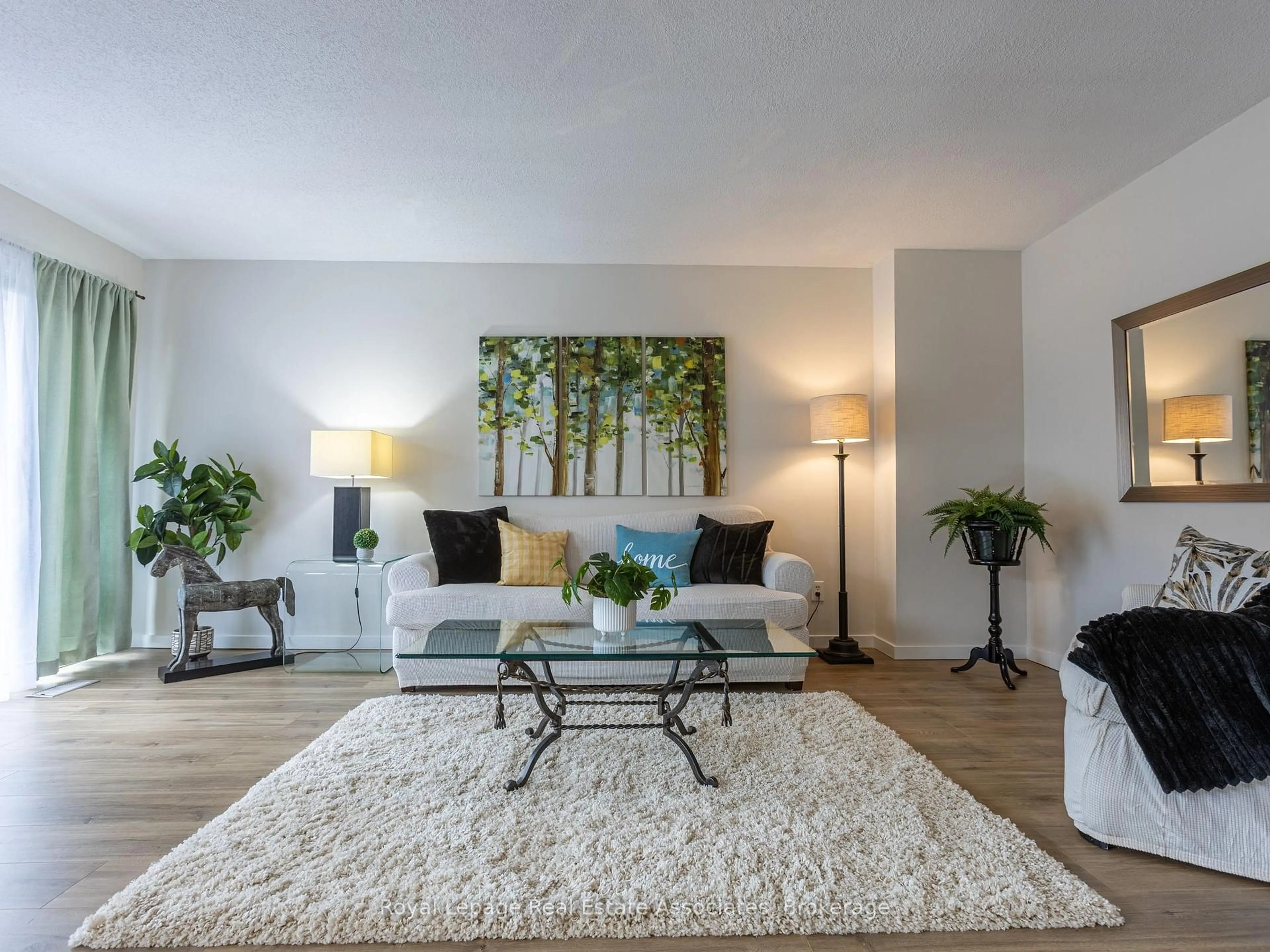 Living room with furniture, carpet floor for 2605 Woodchester Dr #57, Mississauga Ontario L5K 2E3