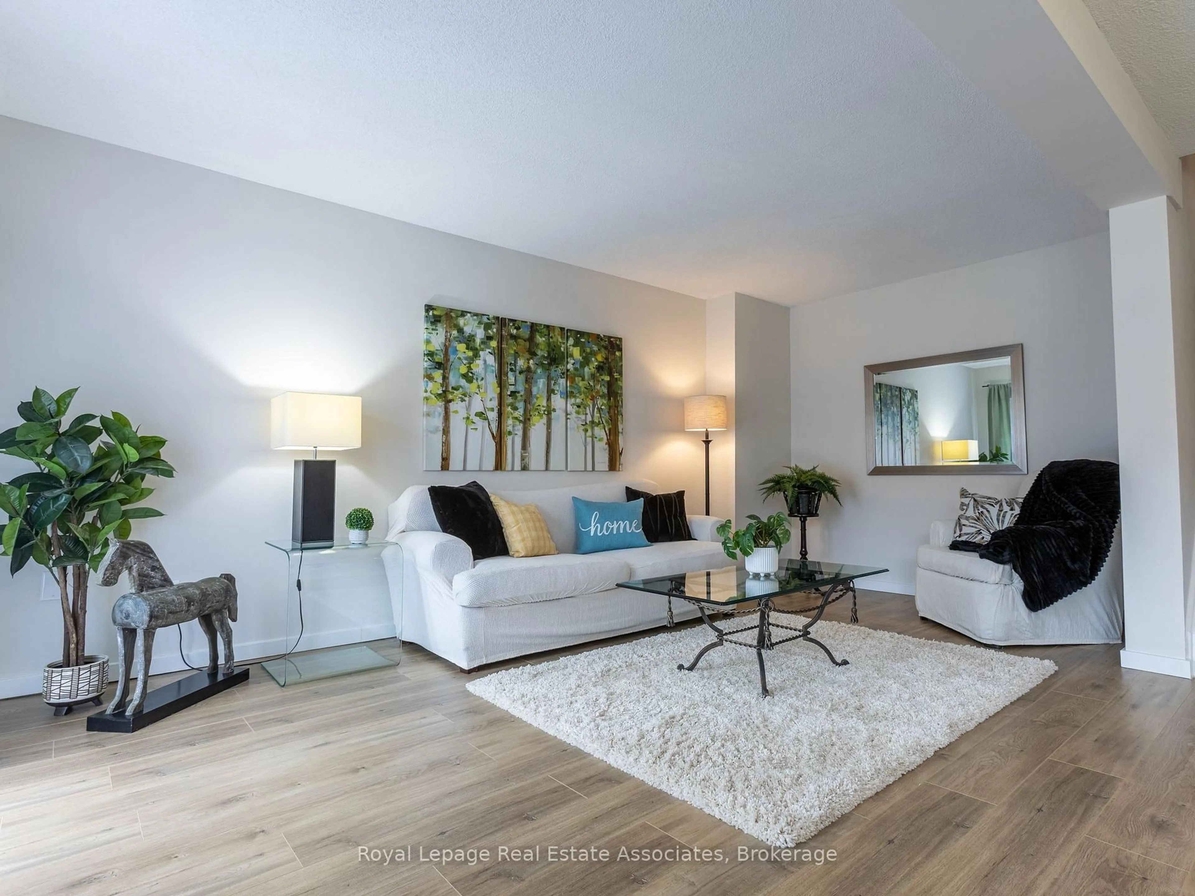 Living room with furniture, wood/laminate floor for 2605 Woodchester Dr #57, Mississauga Ontario L5K 2E3