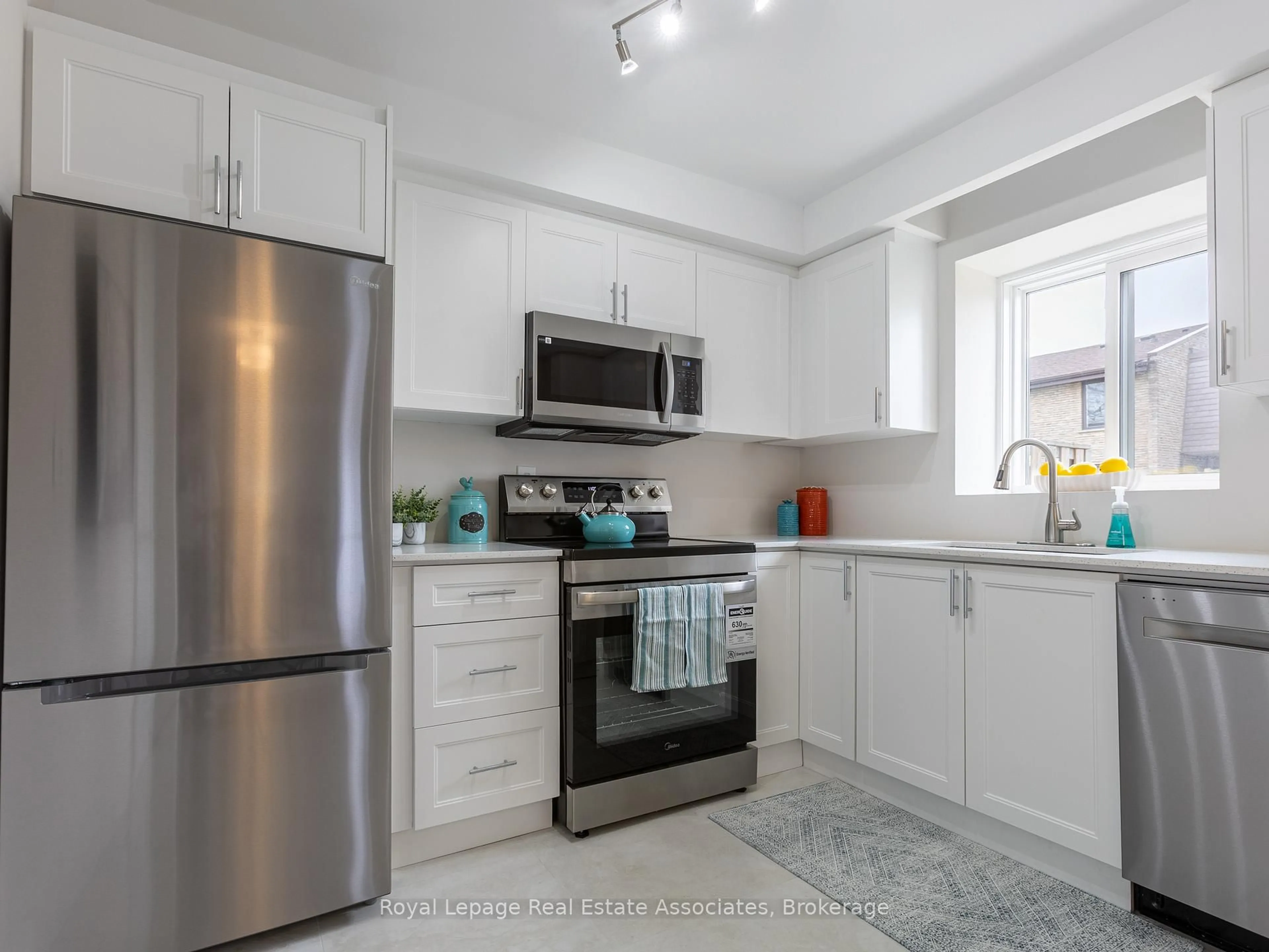 Standard kitchen, unknown for 2605 Woodchester Dr #57, Mississauga Ontario L5K 2E3