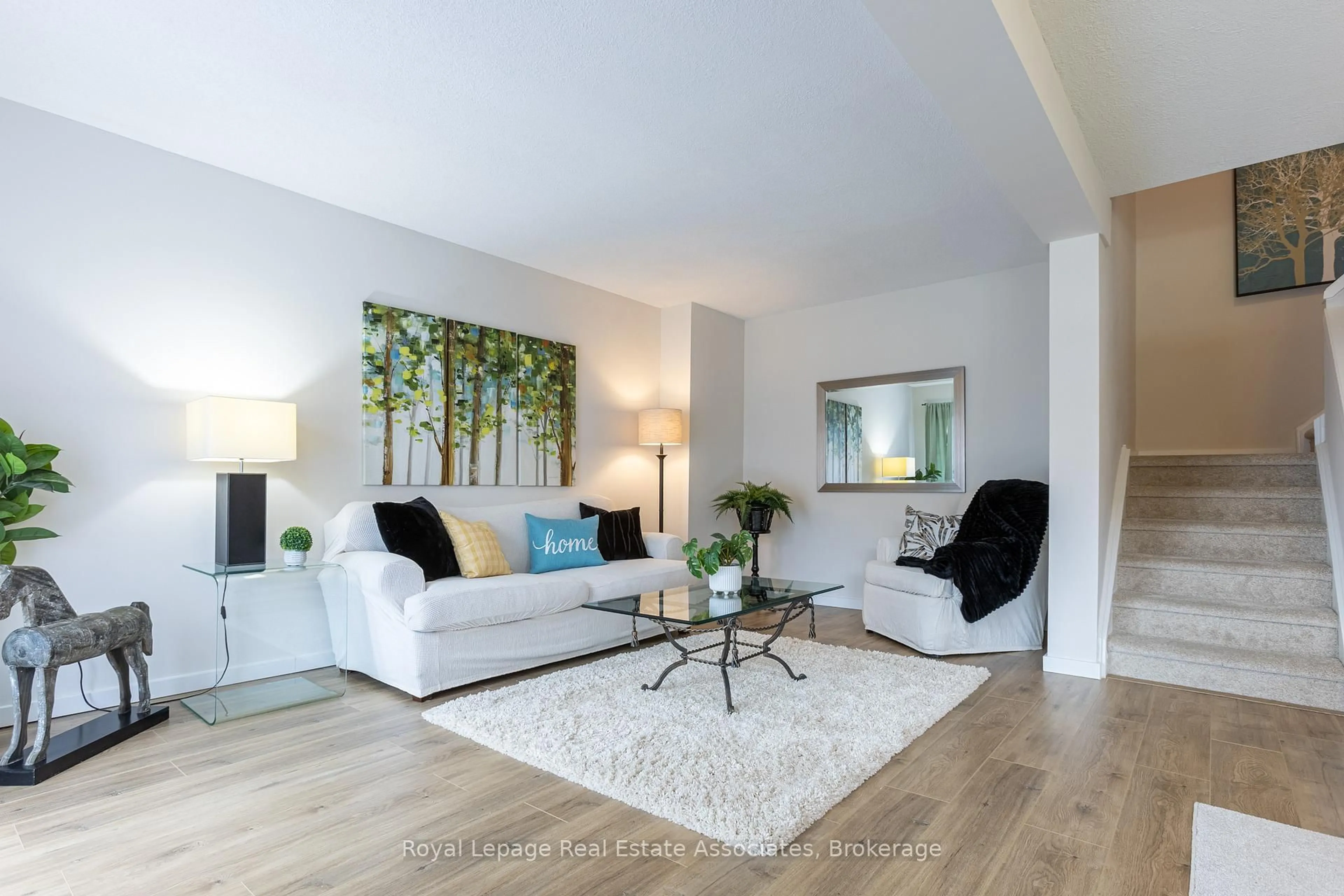 Living room with furniture, wood/laminate floor for 2605 Woodchester Dr #57, Mississauga Ontario L5K 2E3