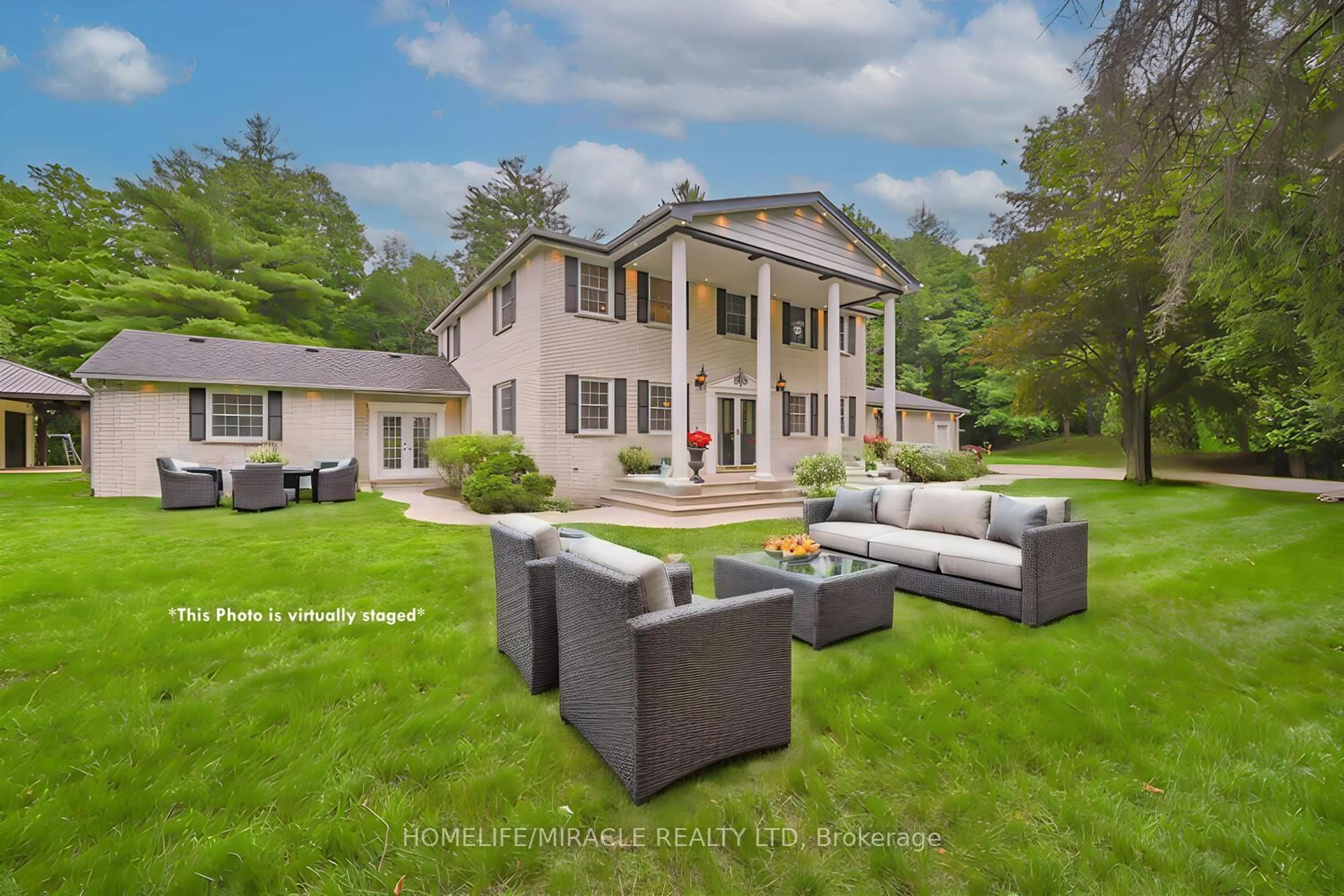 A pic from outside/outdoor area/front of a property/back of a property/a pic from drone, unknown for 62 Gibson Lake Dr, Caledon Ontario L7E 4B2