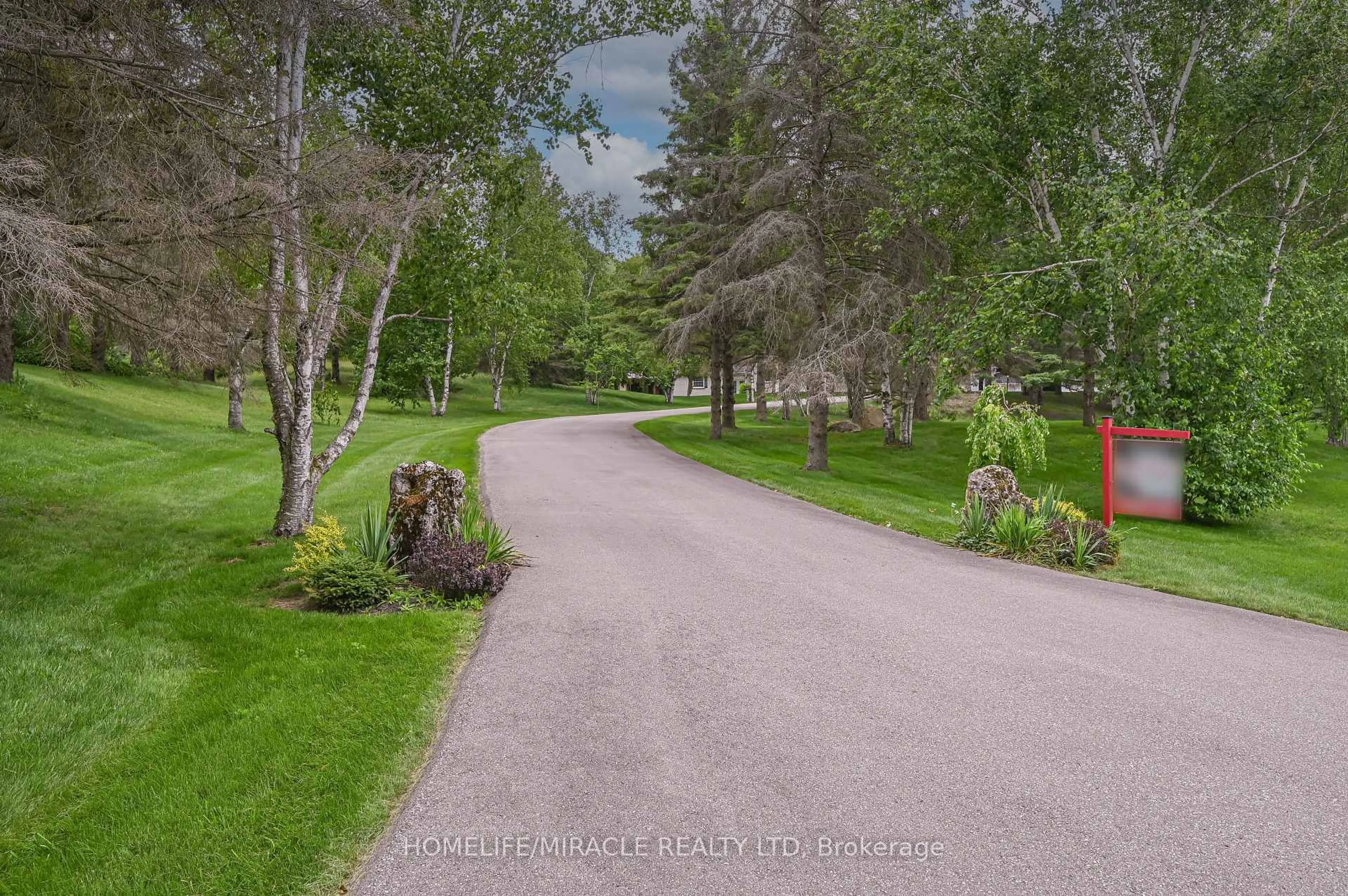 A pic from outside/outdoor area/front of a property/back of a property/a pic from drone, forest/trees view for 62 Gibson Lake Dr, Caledon Ontario L7E 4B2
