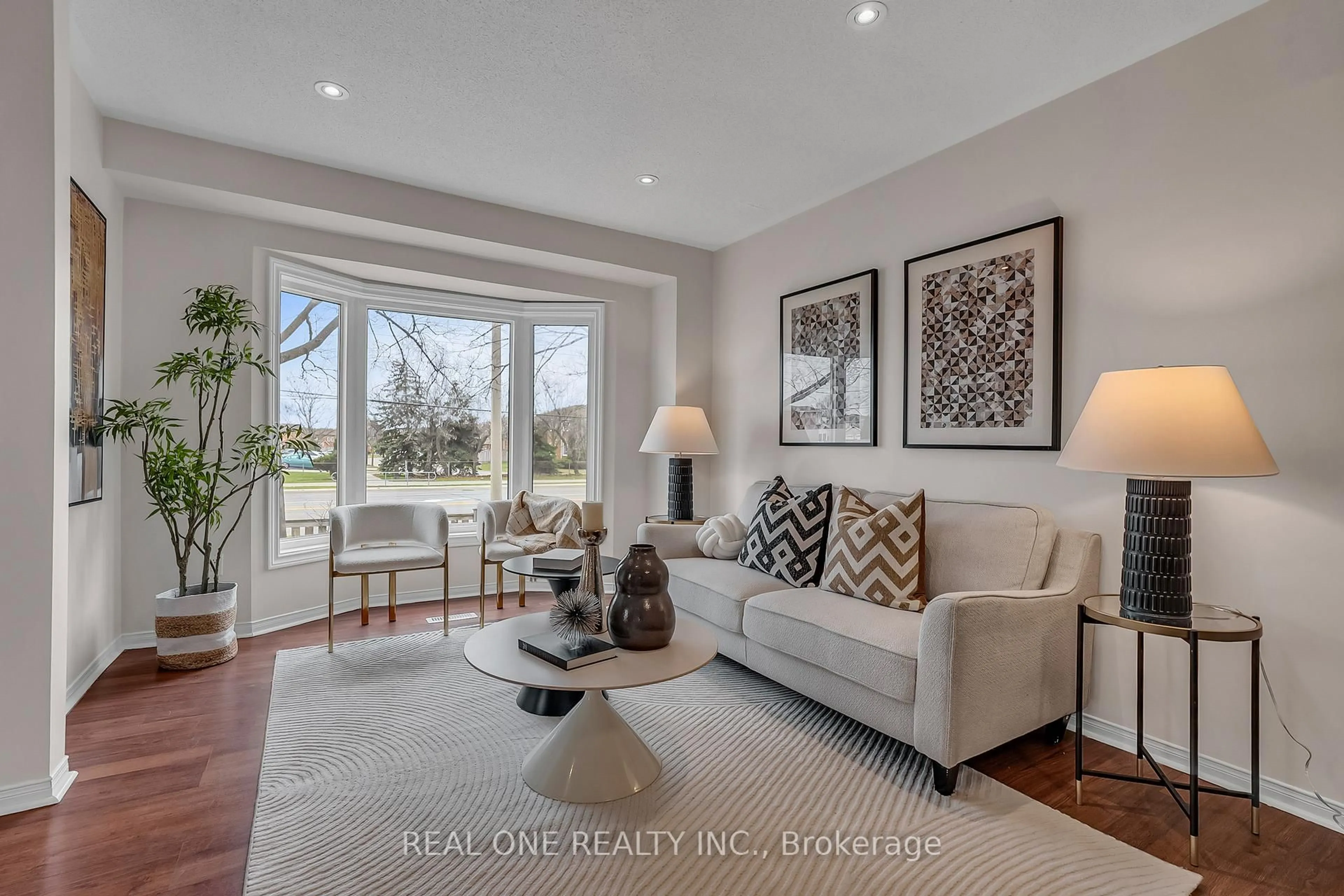 Living room with furniture, unknown for 1485 Torrington Dr #21, Mississauga Ontario L5V 1Y3