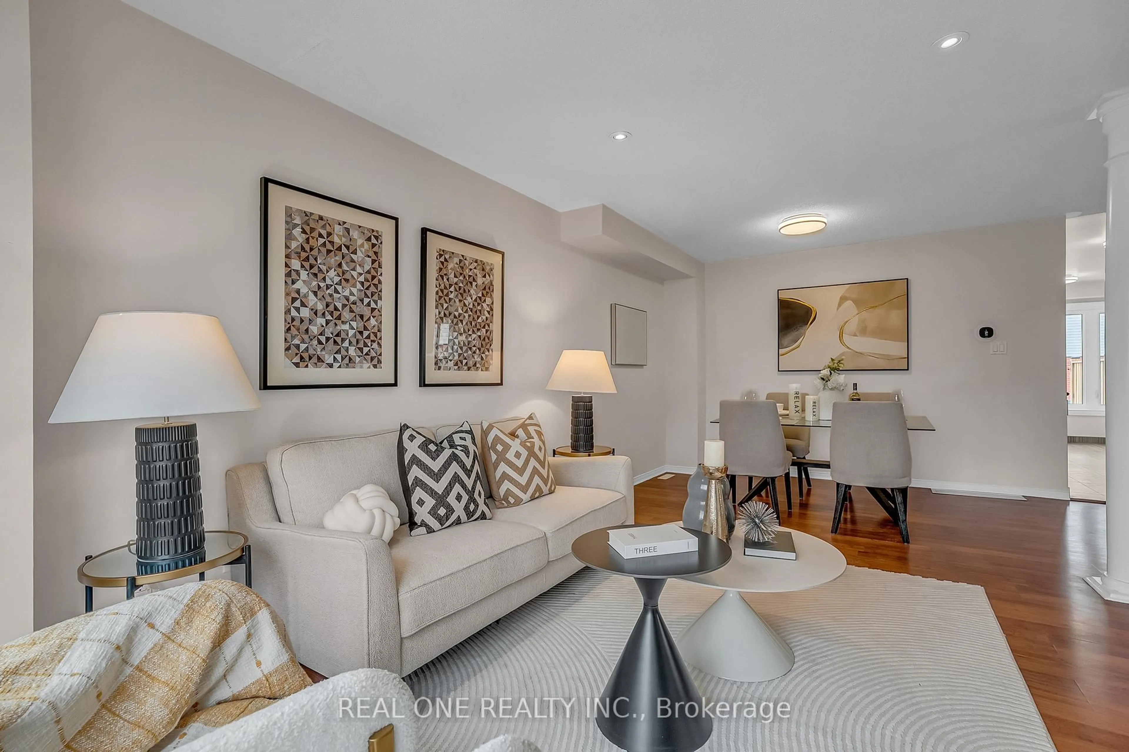 Living room with furniture, unknown for 1485 Torrington Dr #21, Mississauga Ontario L5V 1Y3