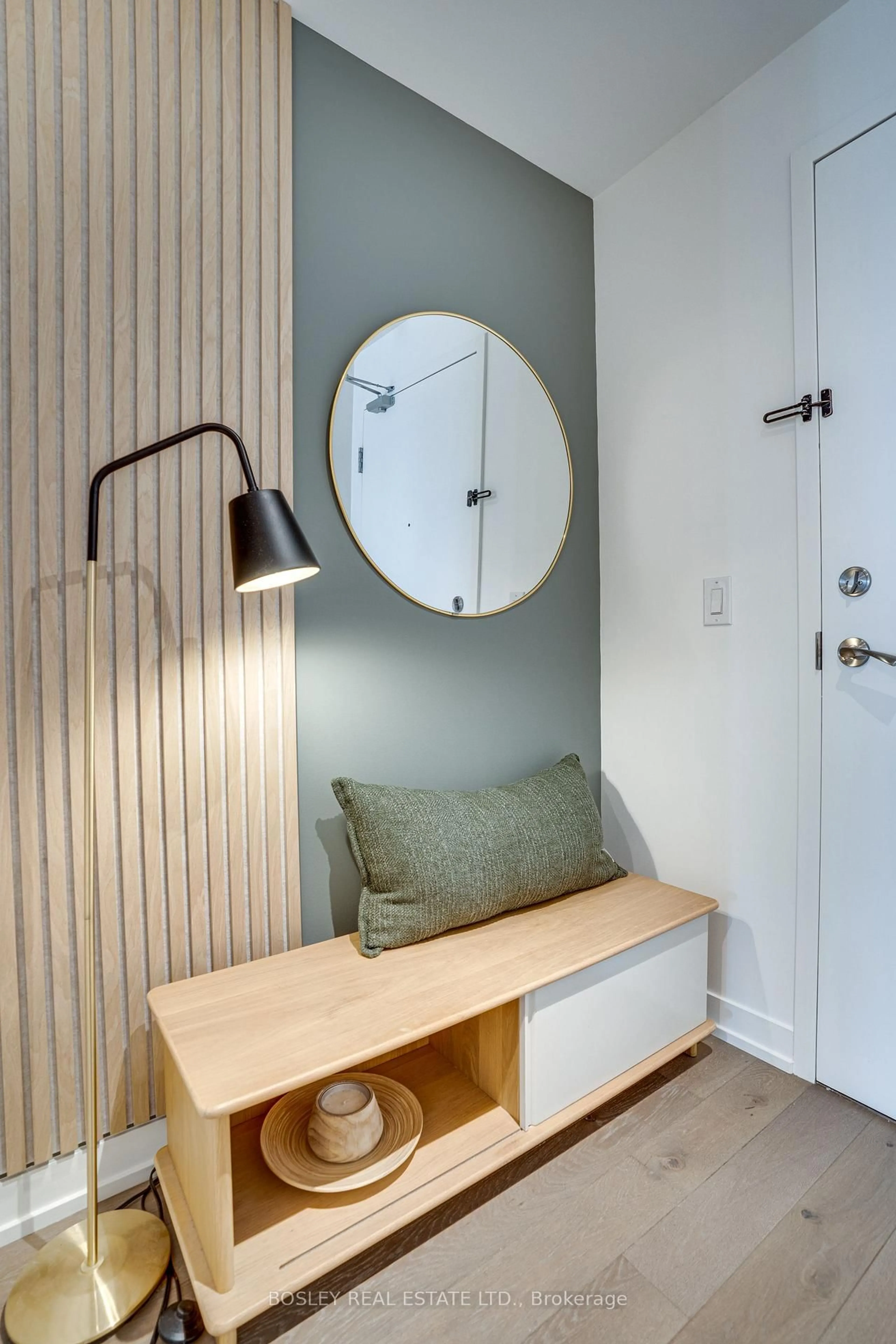 Indoor entryway for 530 Indian Grve #416, Toronto Ontario M6P 0B3