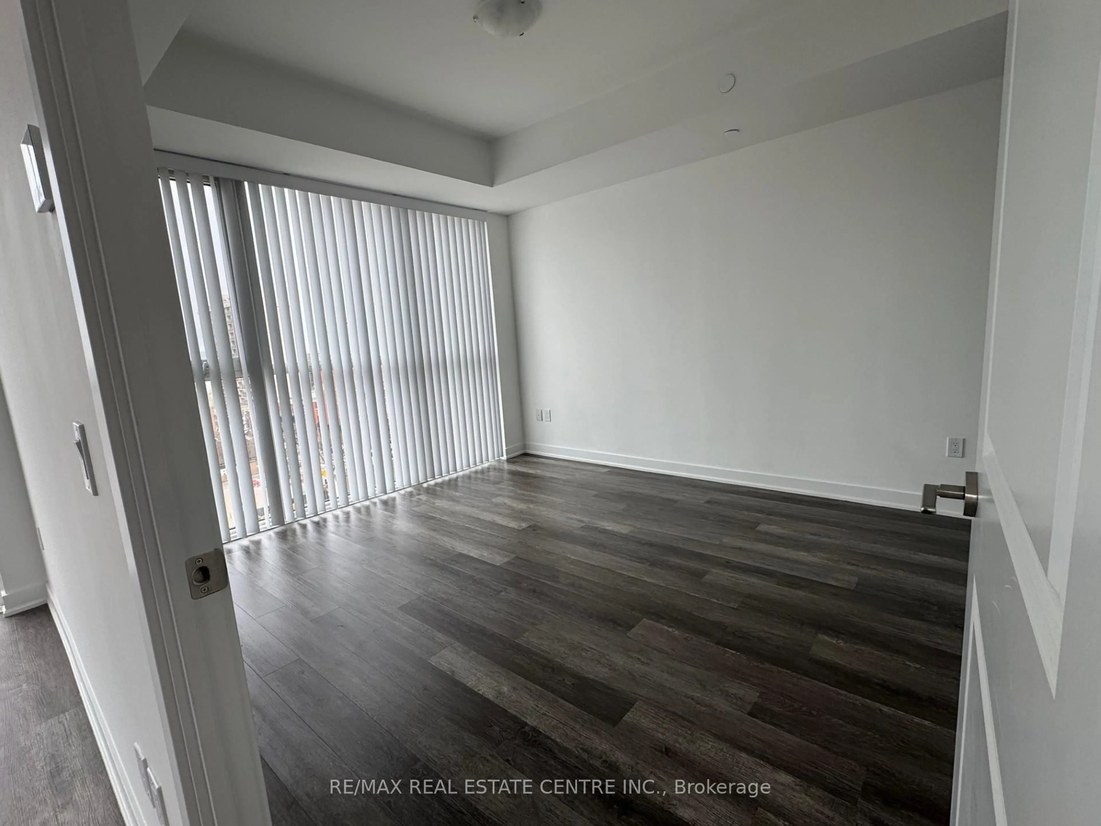 A pic of a room for 2007 james St #703, Burlington Ontario L7R 0G7